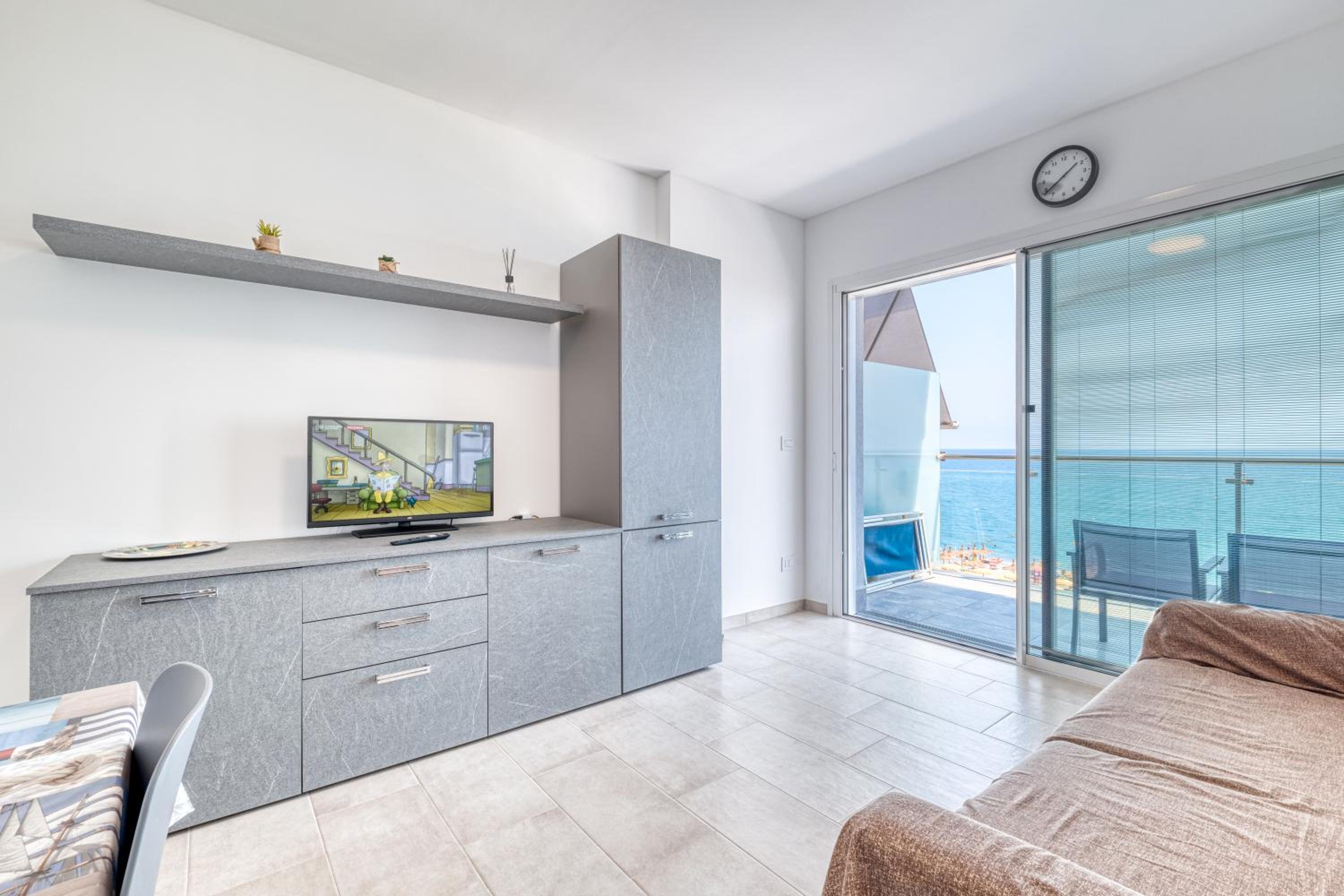 Apartment with Balcony and Sea View 2 photo 1