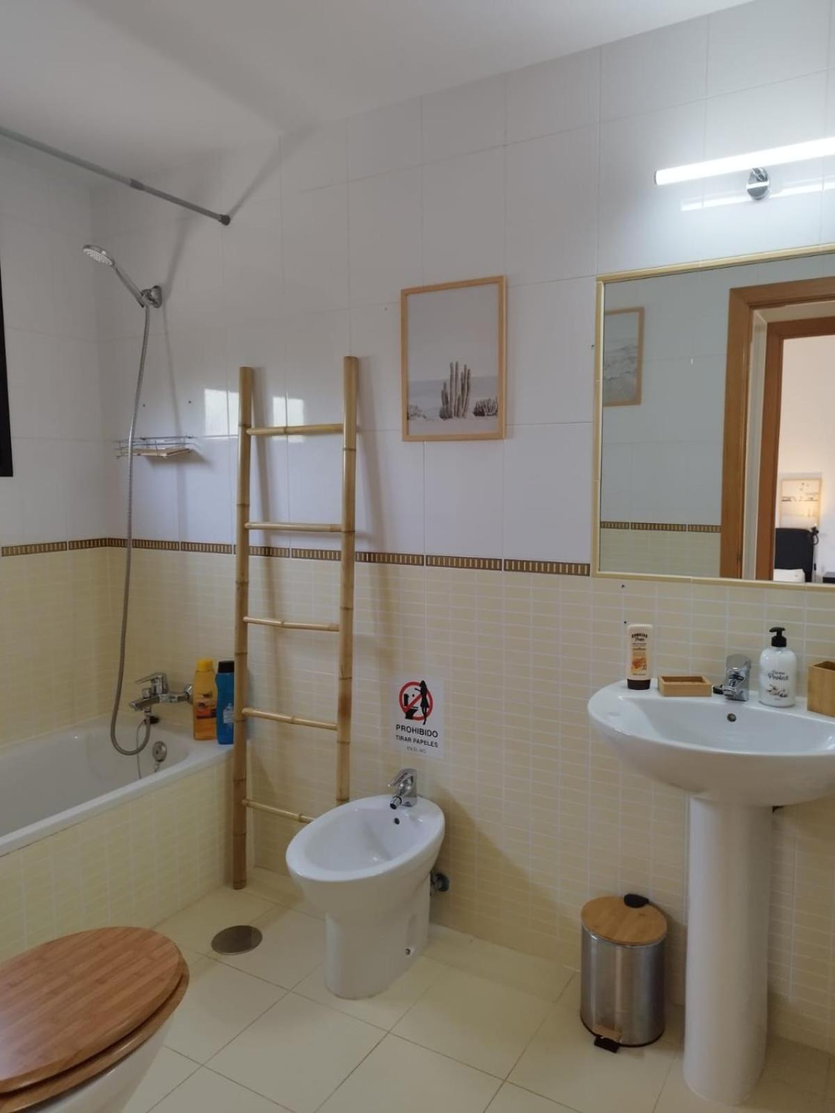 One-Bedroom House photo 2