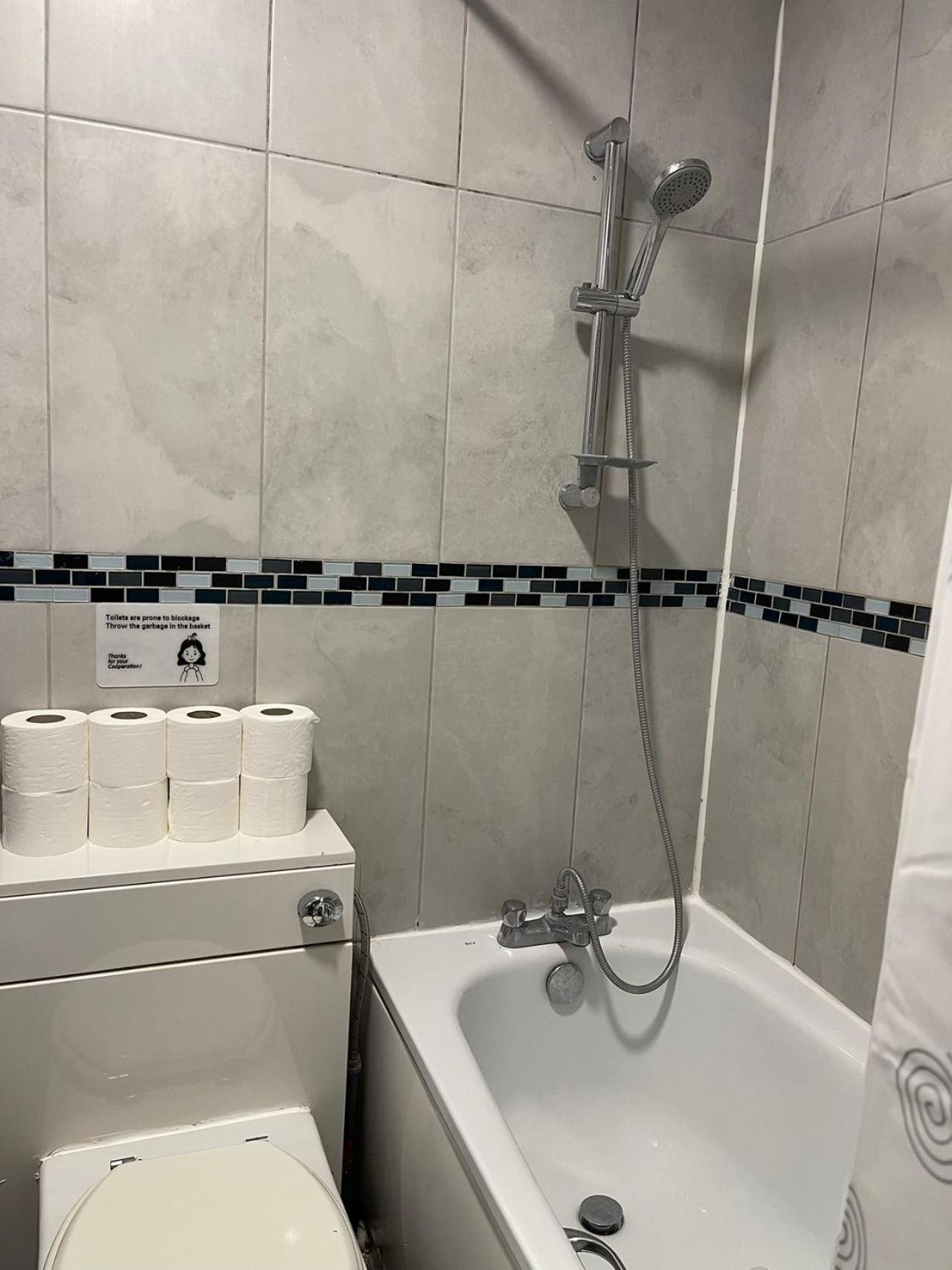 Double Room with Shared Bathroom photo 3