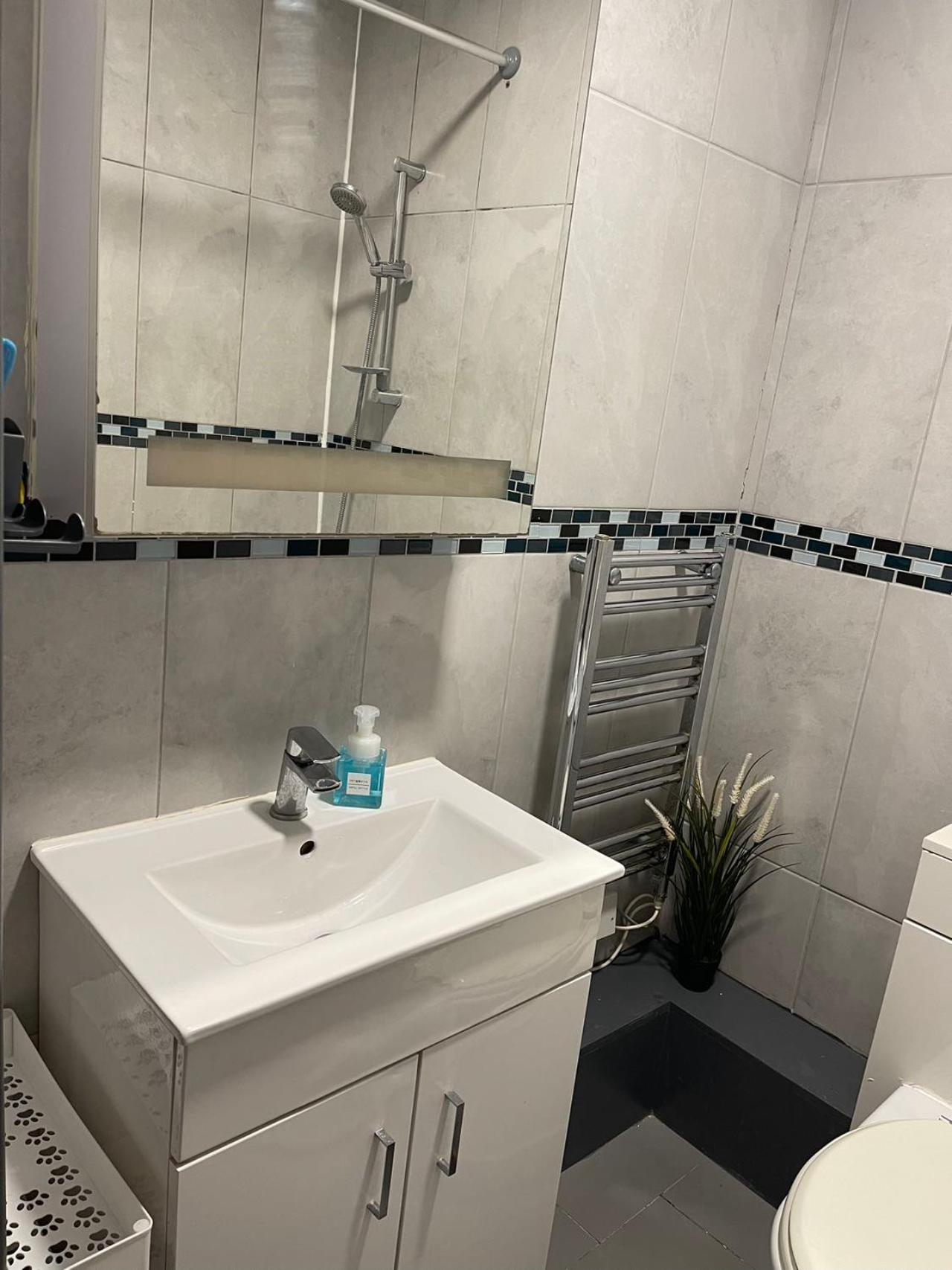 Double Room with Shared Bathroom photo 2