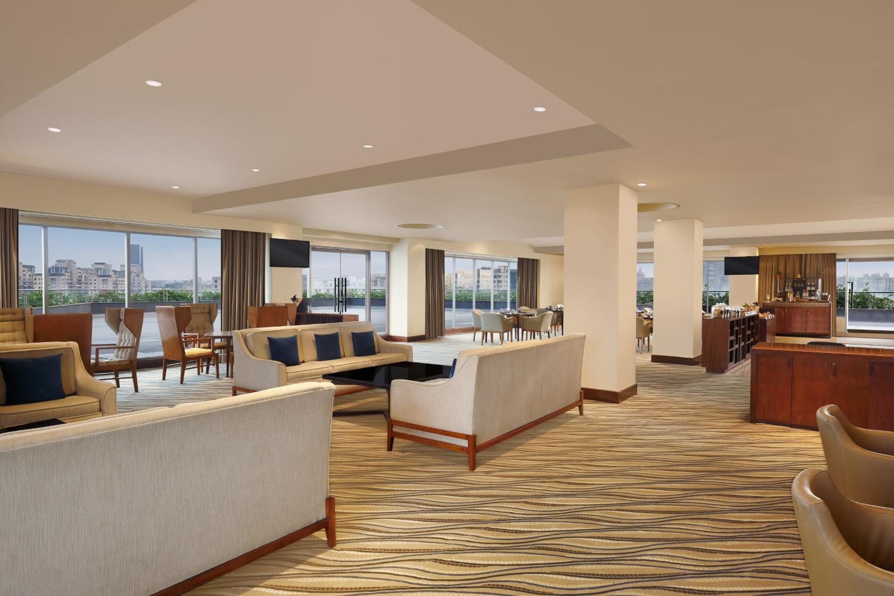 1 King Bed, Executive Lounge Access, Guest Room - Photo 7