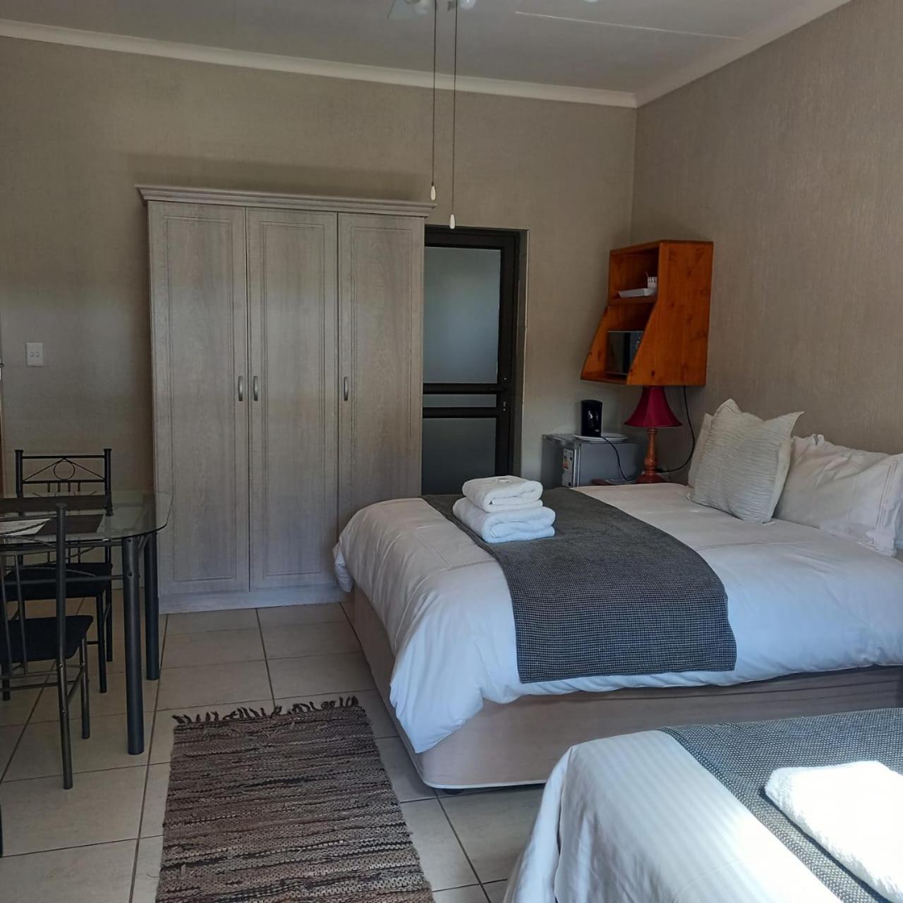 Twin Room with Shower photo 3