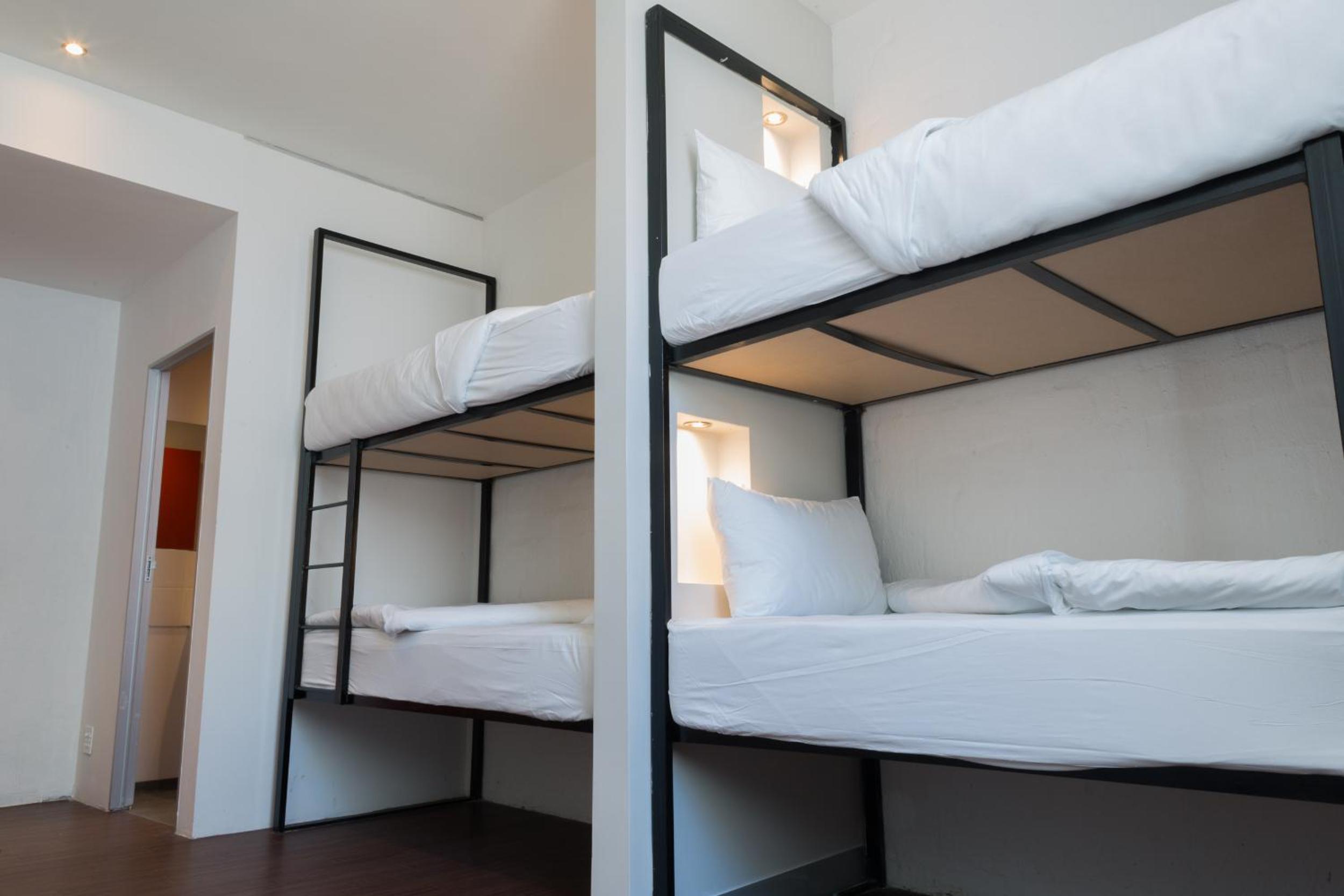 Bed in 6-Bed en suite Mixed Room photo 1