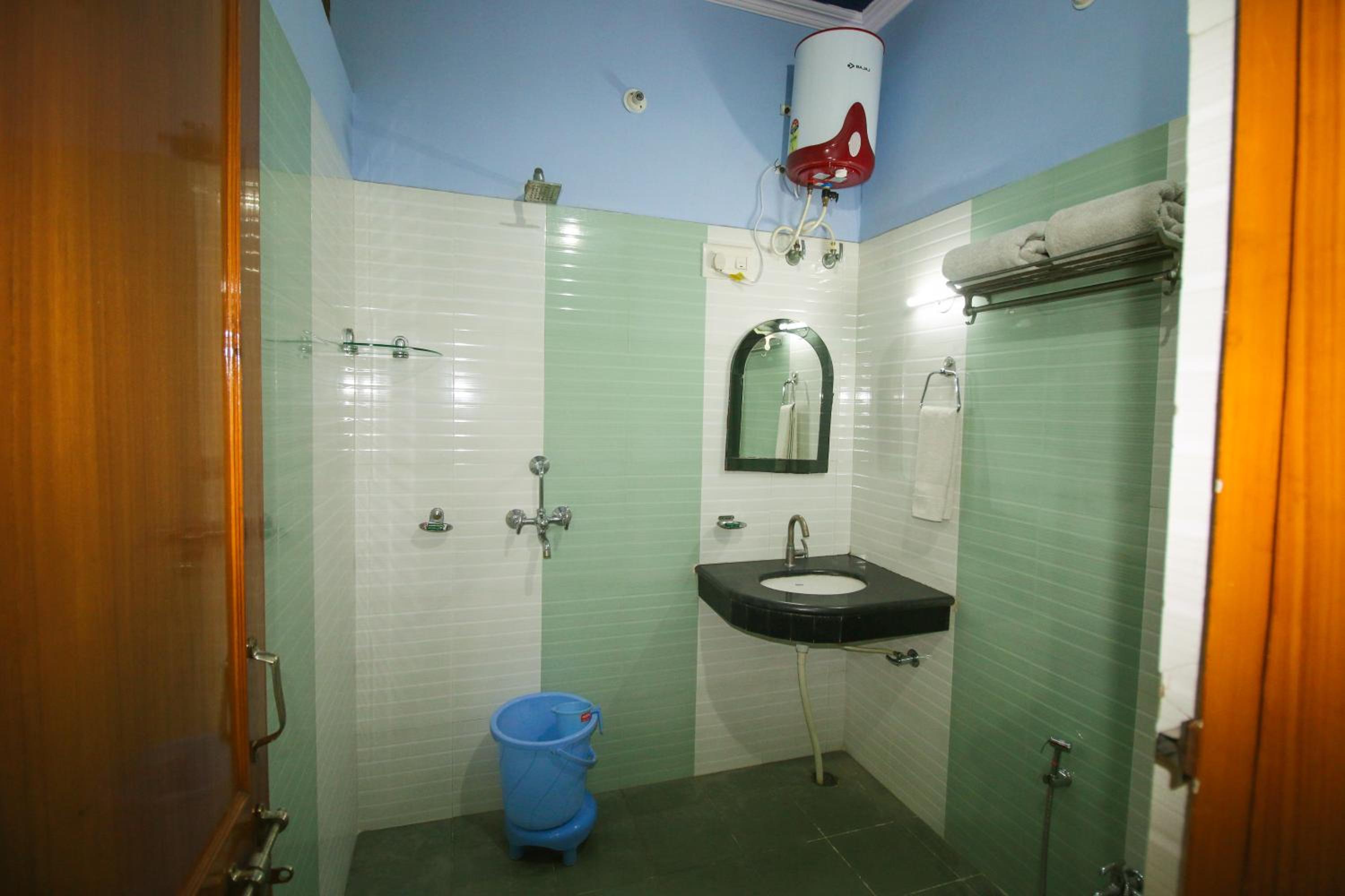Deluxe Room - Photo 8