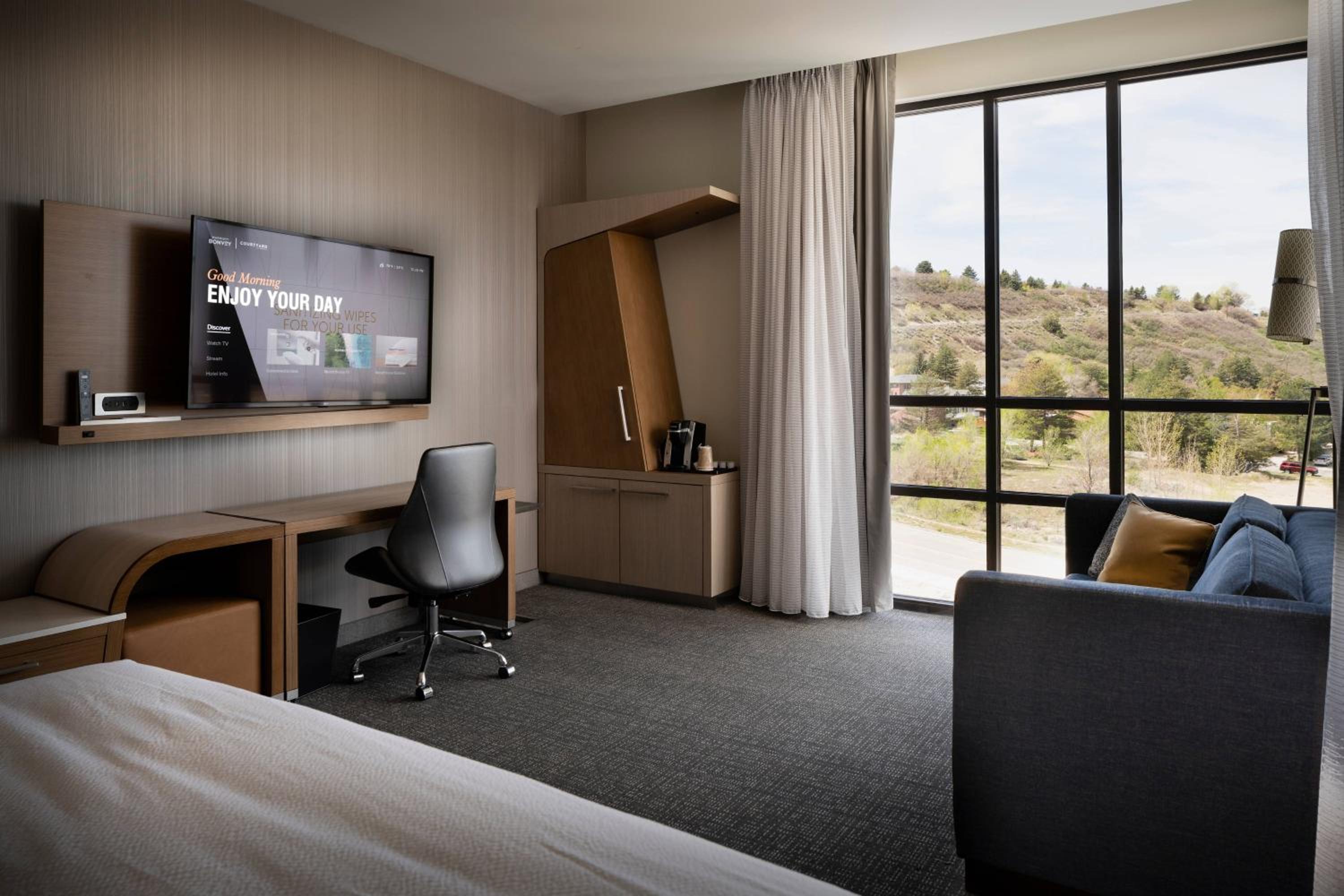 Guest room, 1 King, Sofa bed, Mountain view, Upper floor - Photo 3