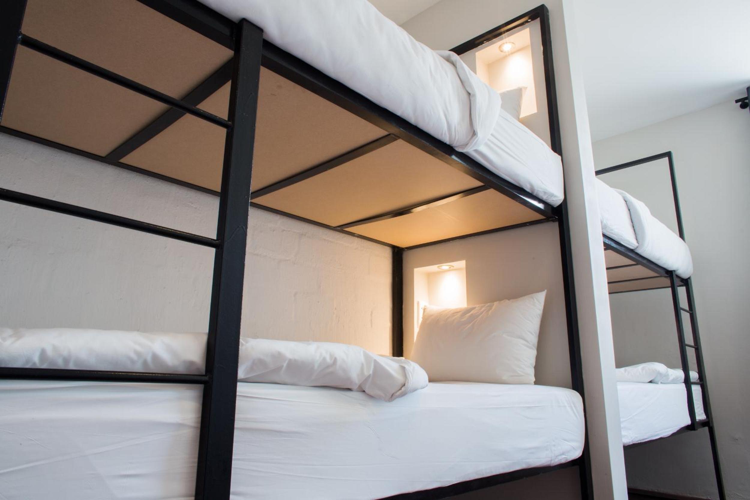 Private 6 Bed Ensuite Room photo 1