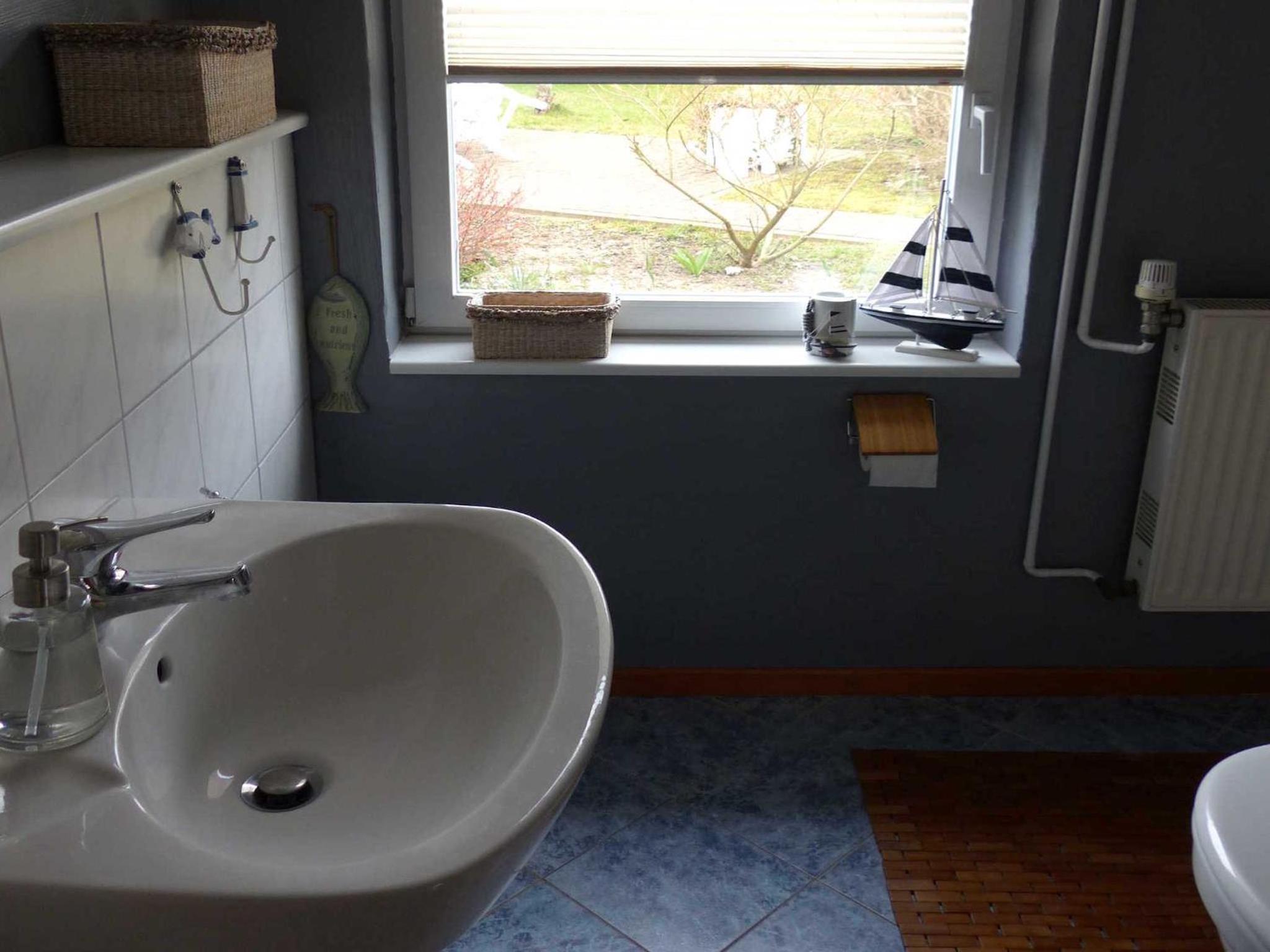 Apartment with Shower photo 2