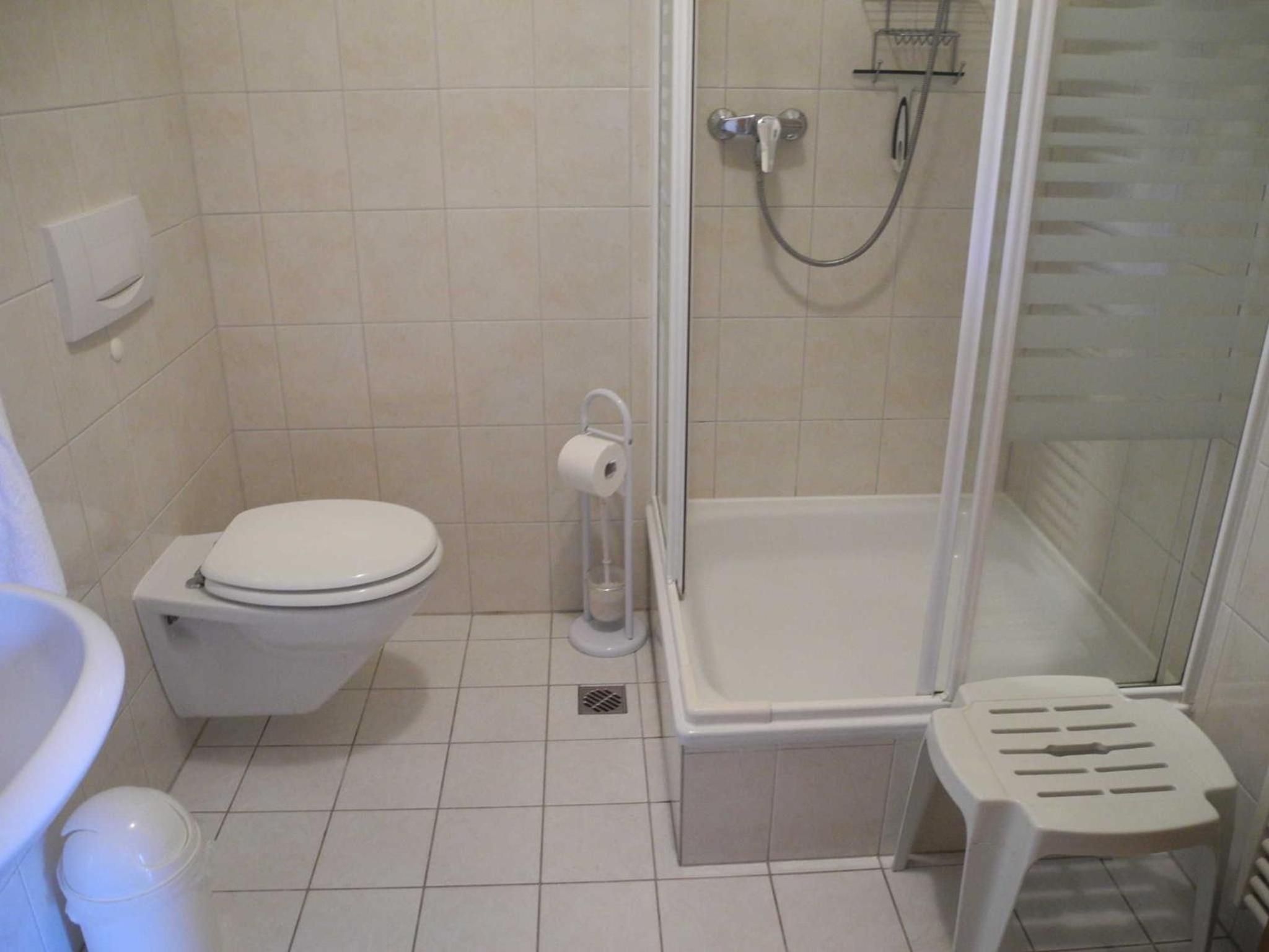 Two-Bedroom Apartment with Shower  photo 3