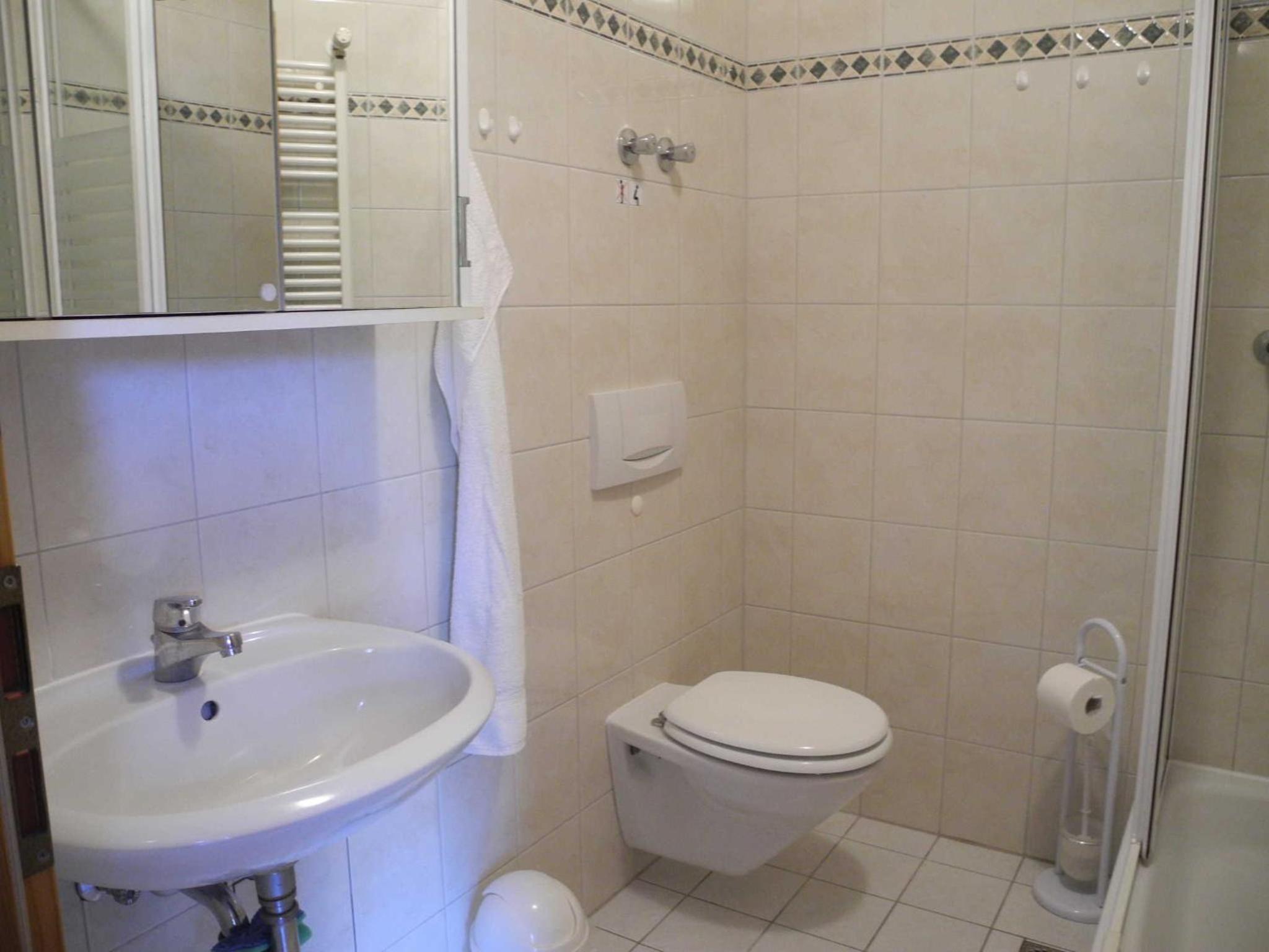Two-Bedroom Apartment with Shower  photo 2