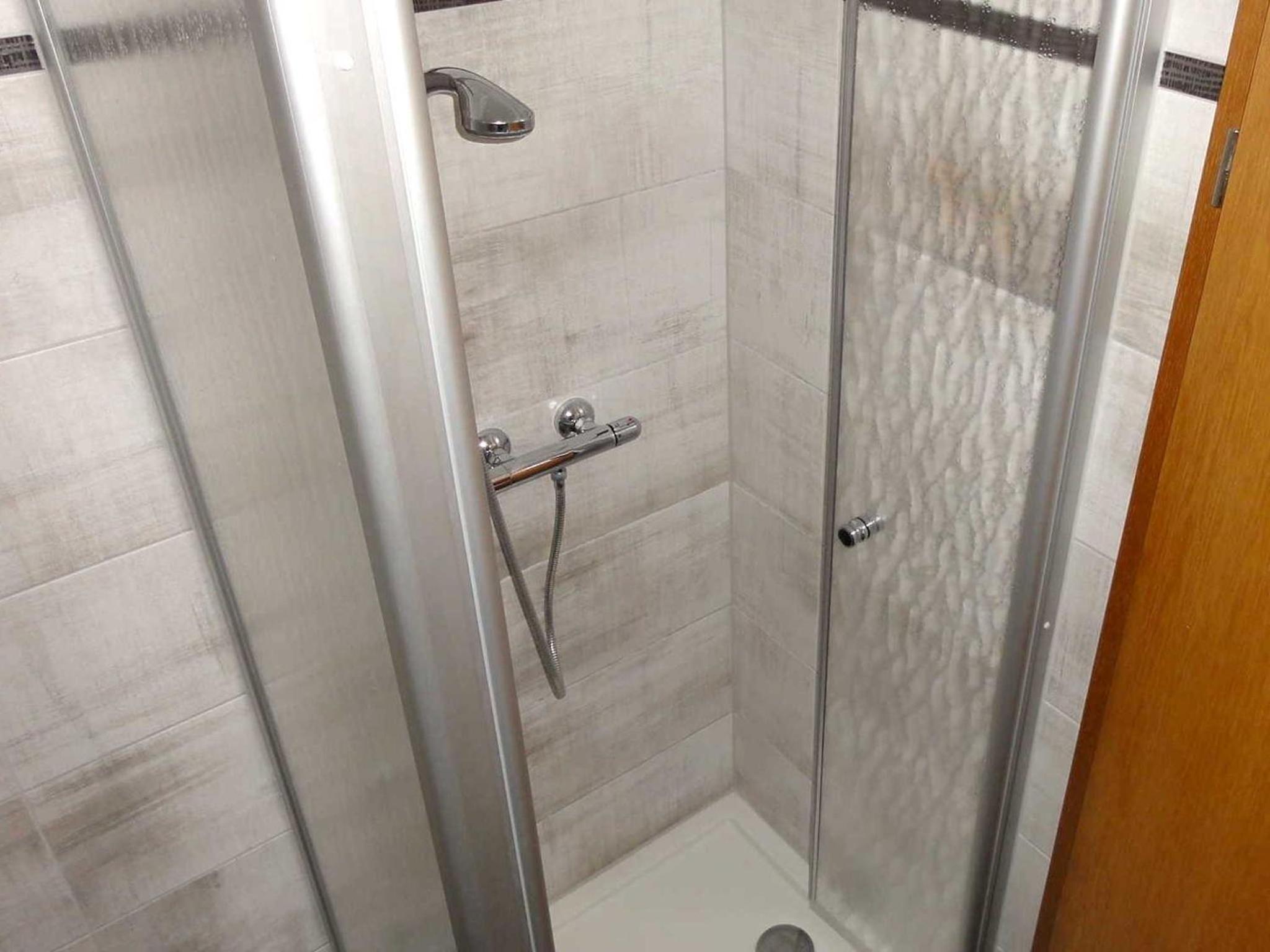 Apartment With Shared Bathroom photo 2