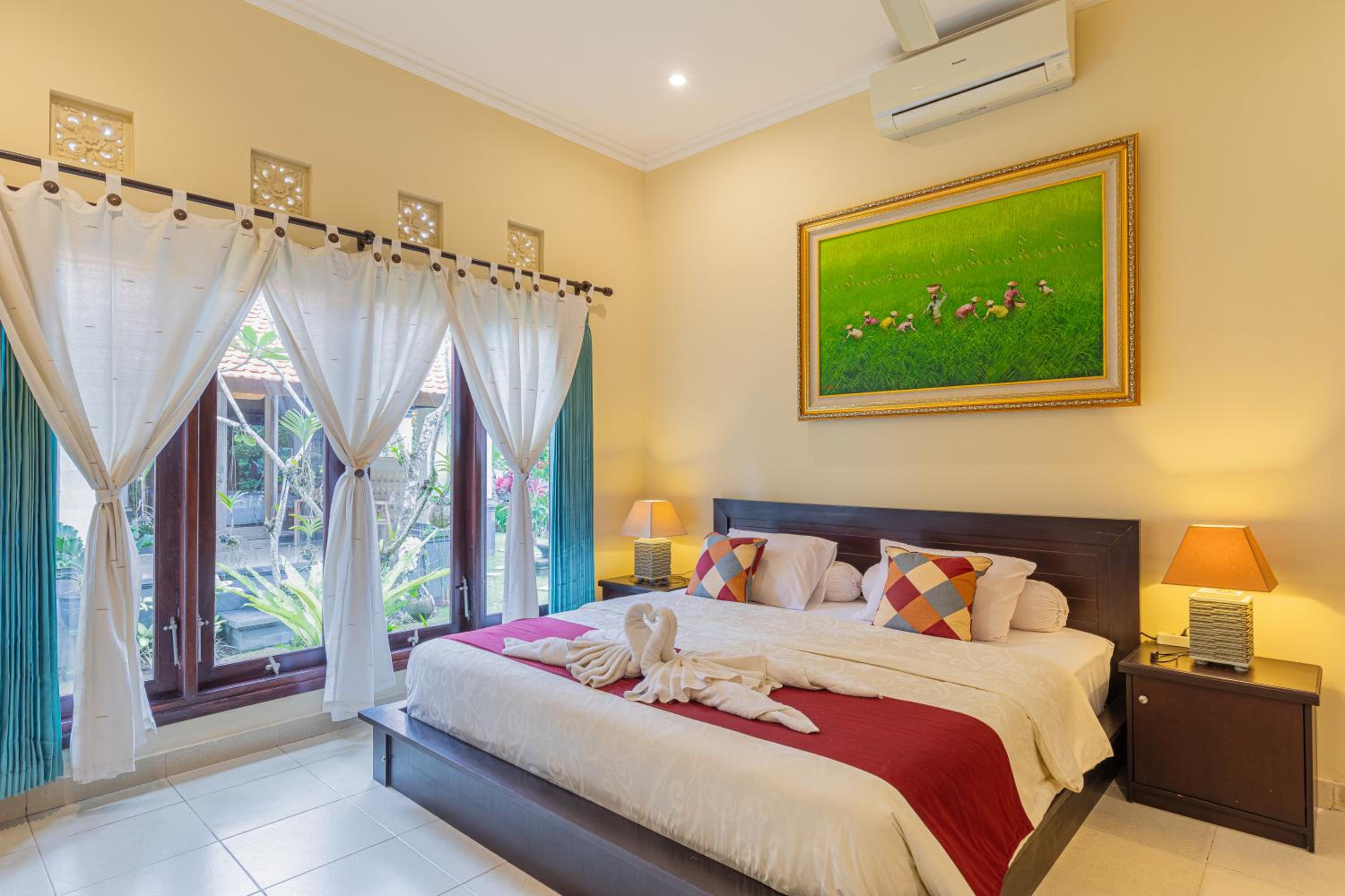 Deluxe Queen Room