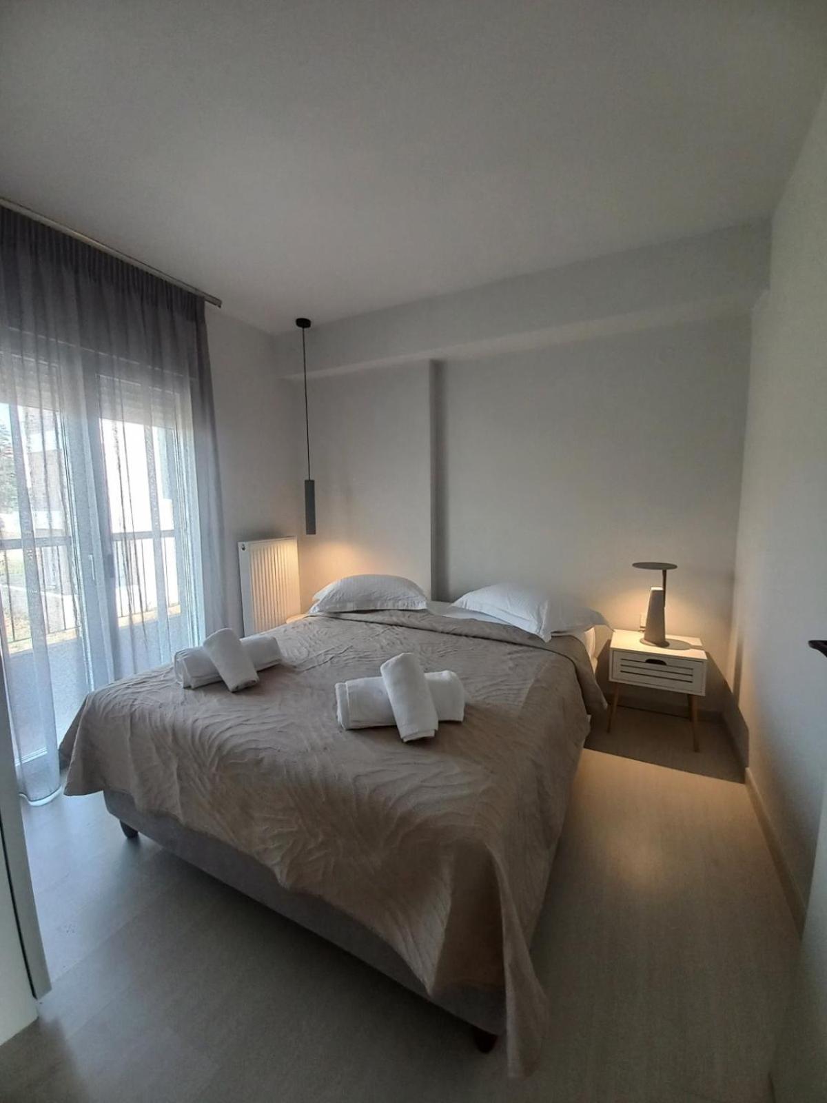 Deluxe One-Bedroom Apartment with City View photo 3