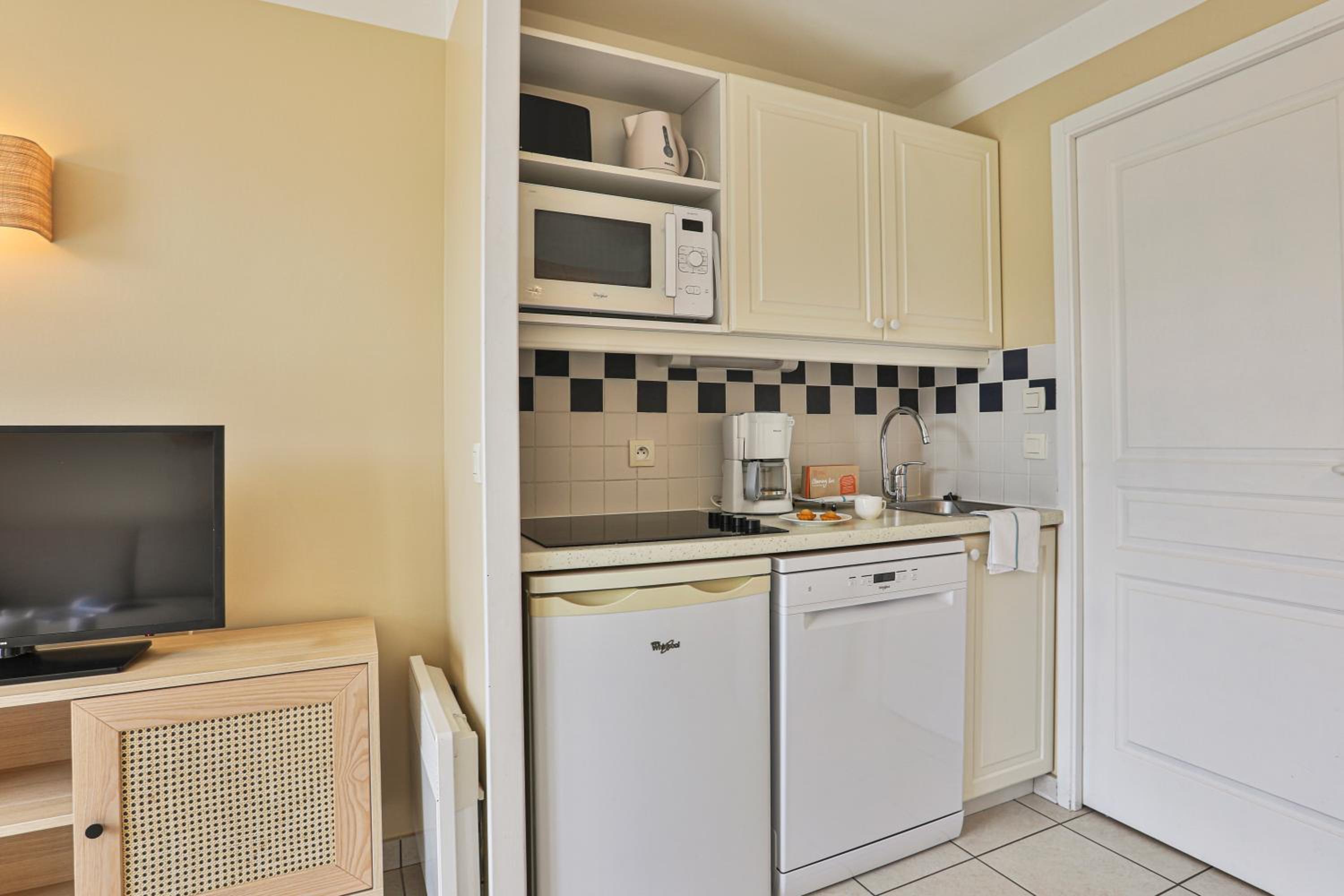 One-Bedroom Apartment with Terrace (4 People) - Domaine du Moulin photo 2