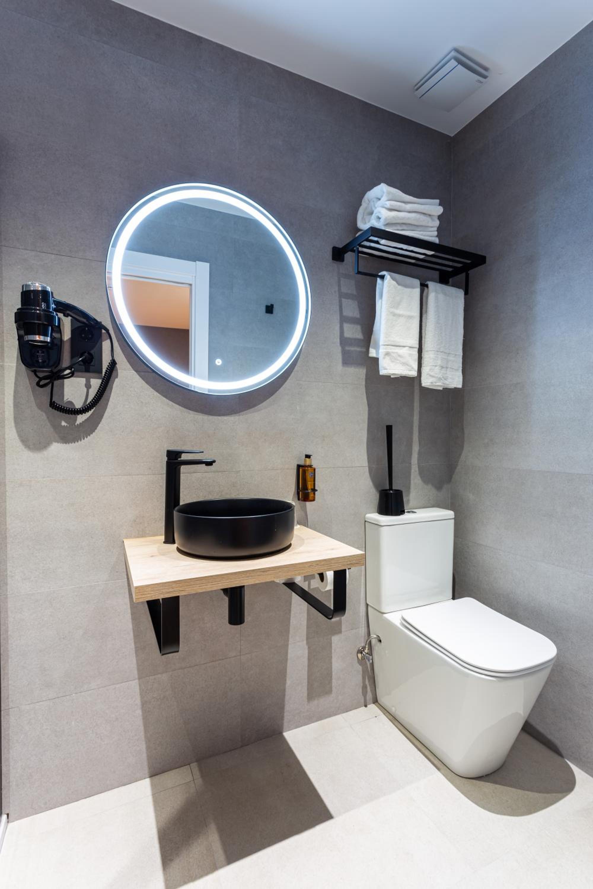 Standard Twin Room - Photo 6