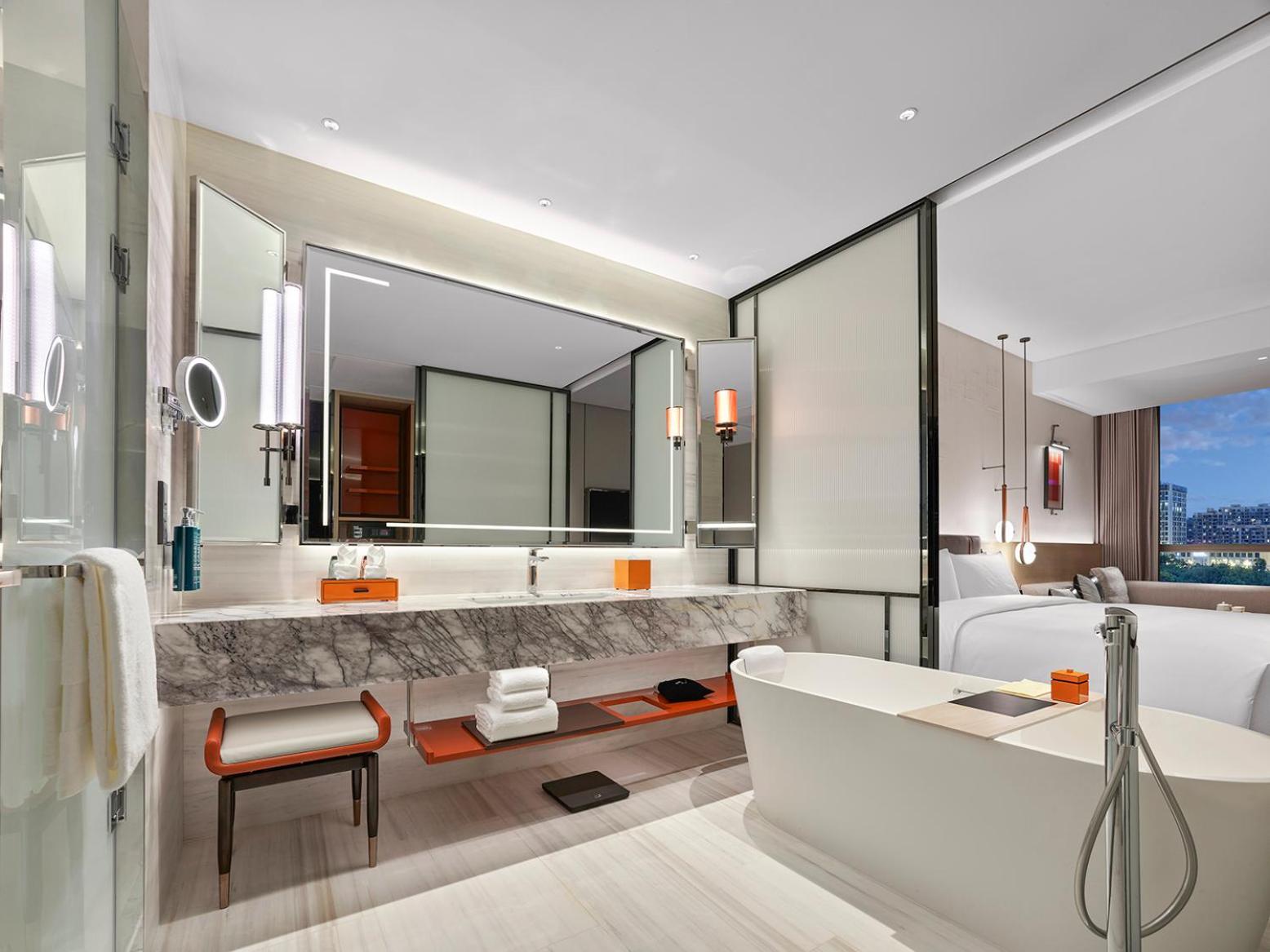 Premium King Suite photo 2