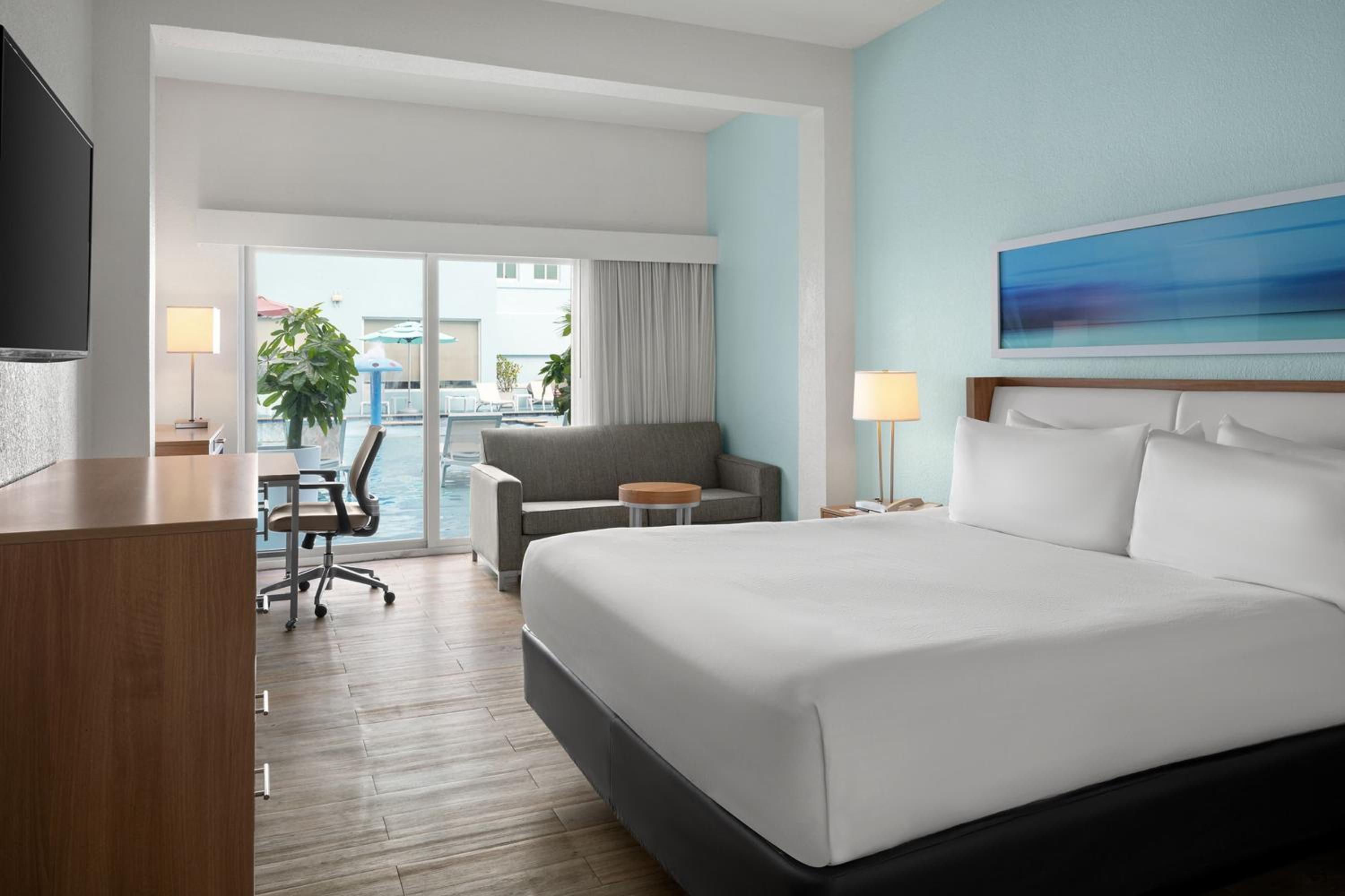 King Room with Pool Access