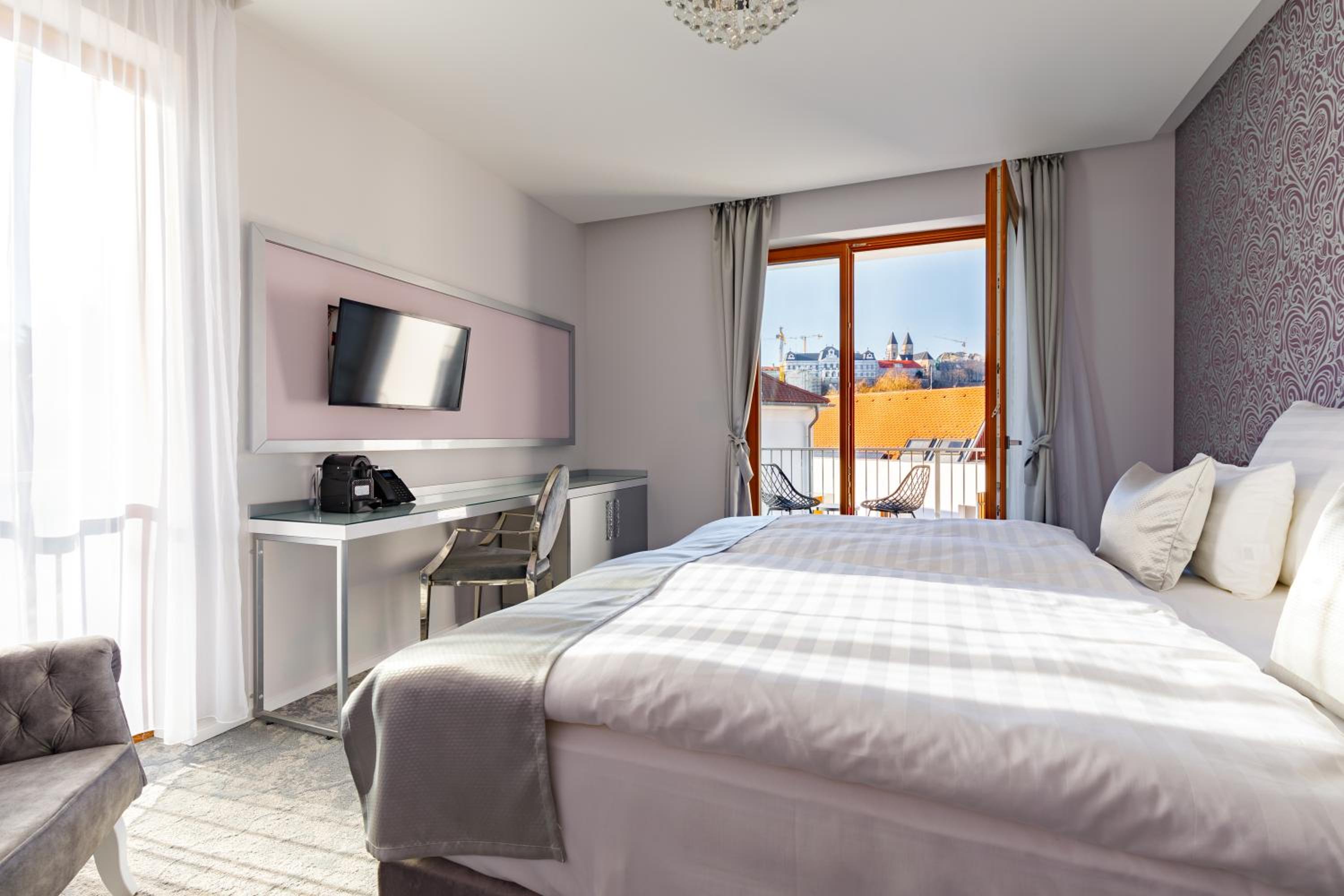 Superior Double or Twin Room with City View