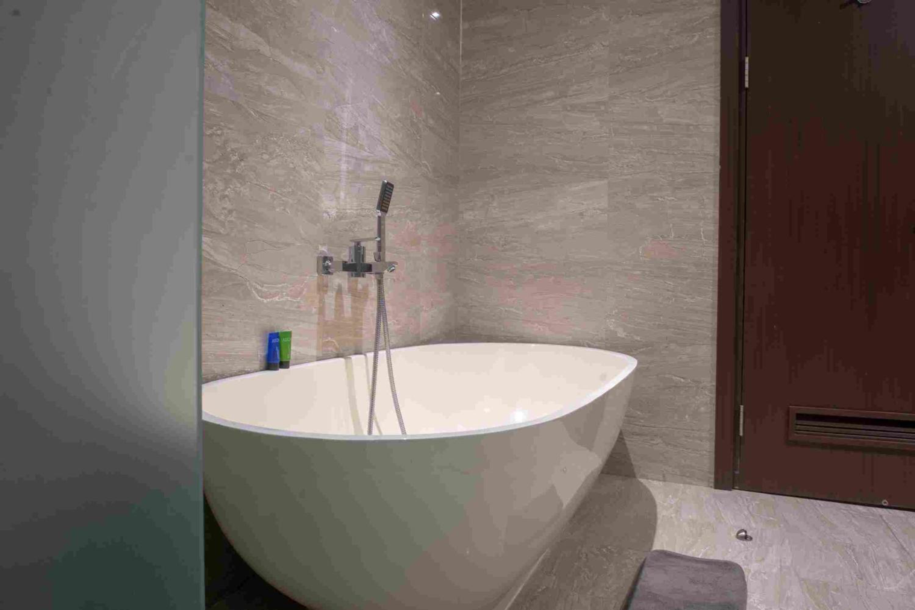 Aston Suite - Photo 2