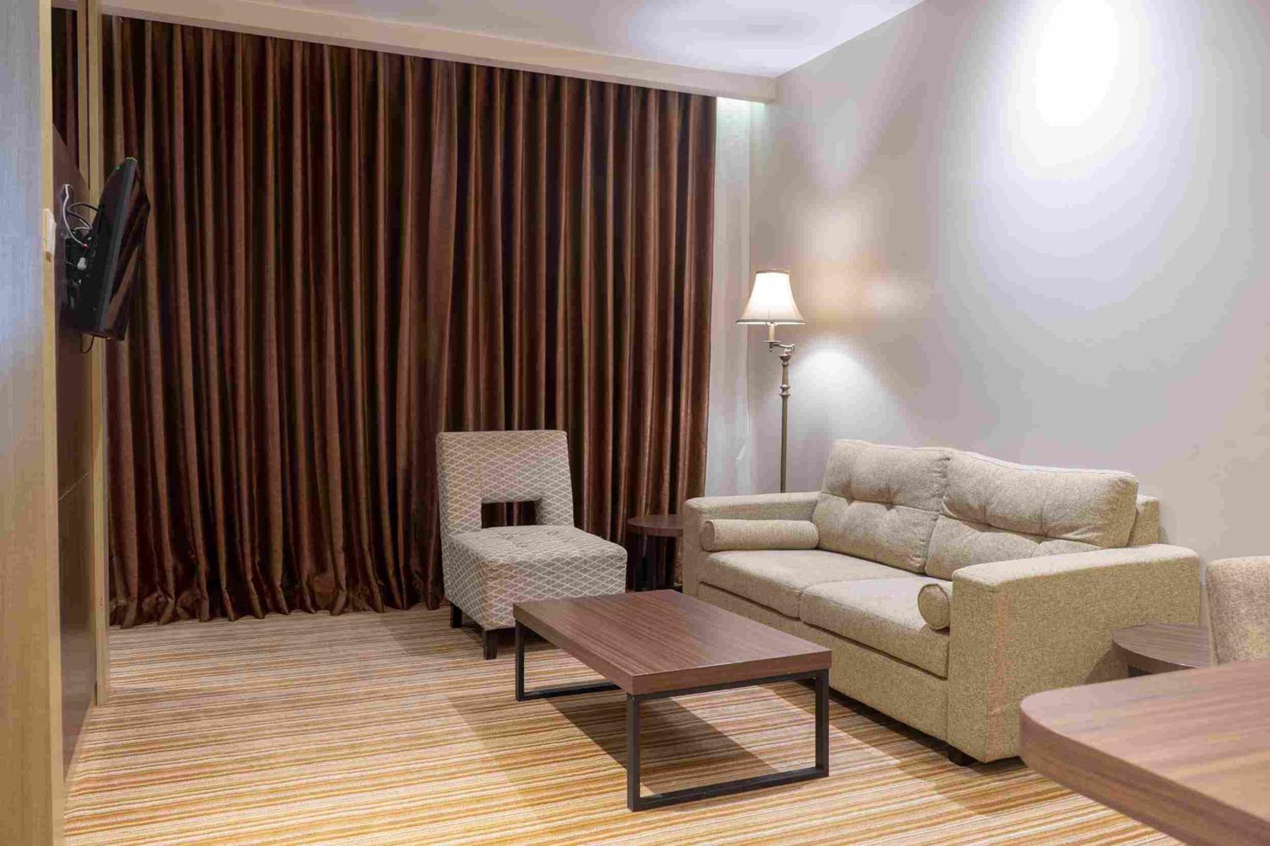 Aston Suite - Photo 1