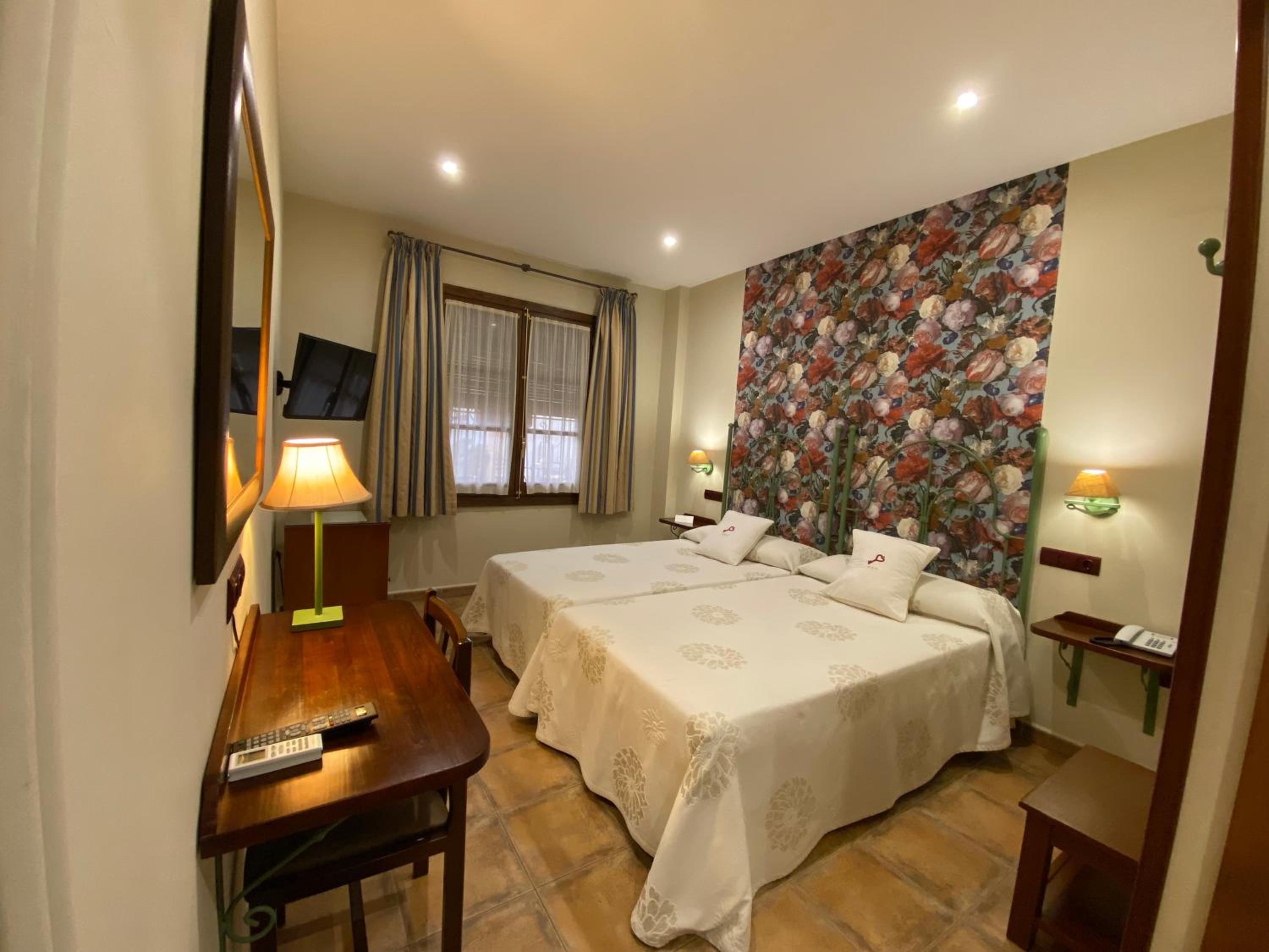 Twin Room - Photo 4