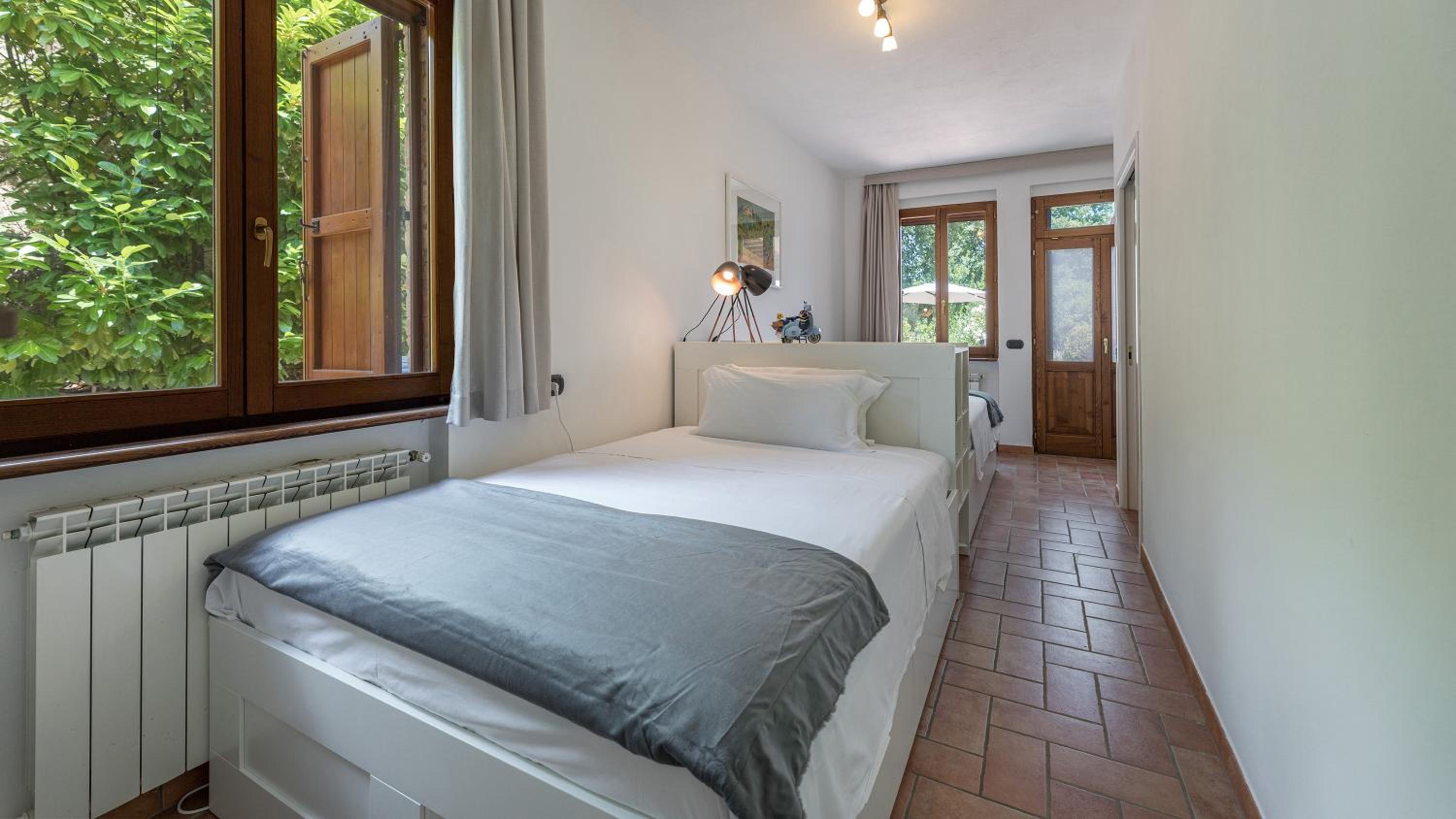 Five-Bedroom Villa photo 1
