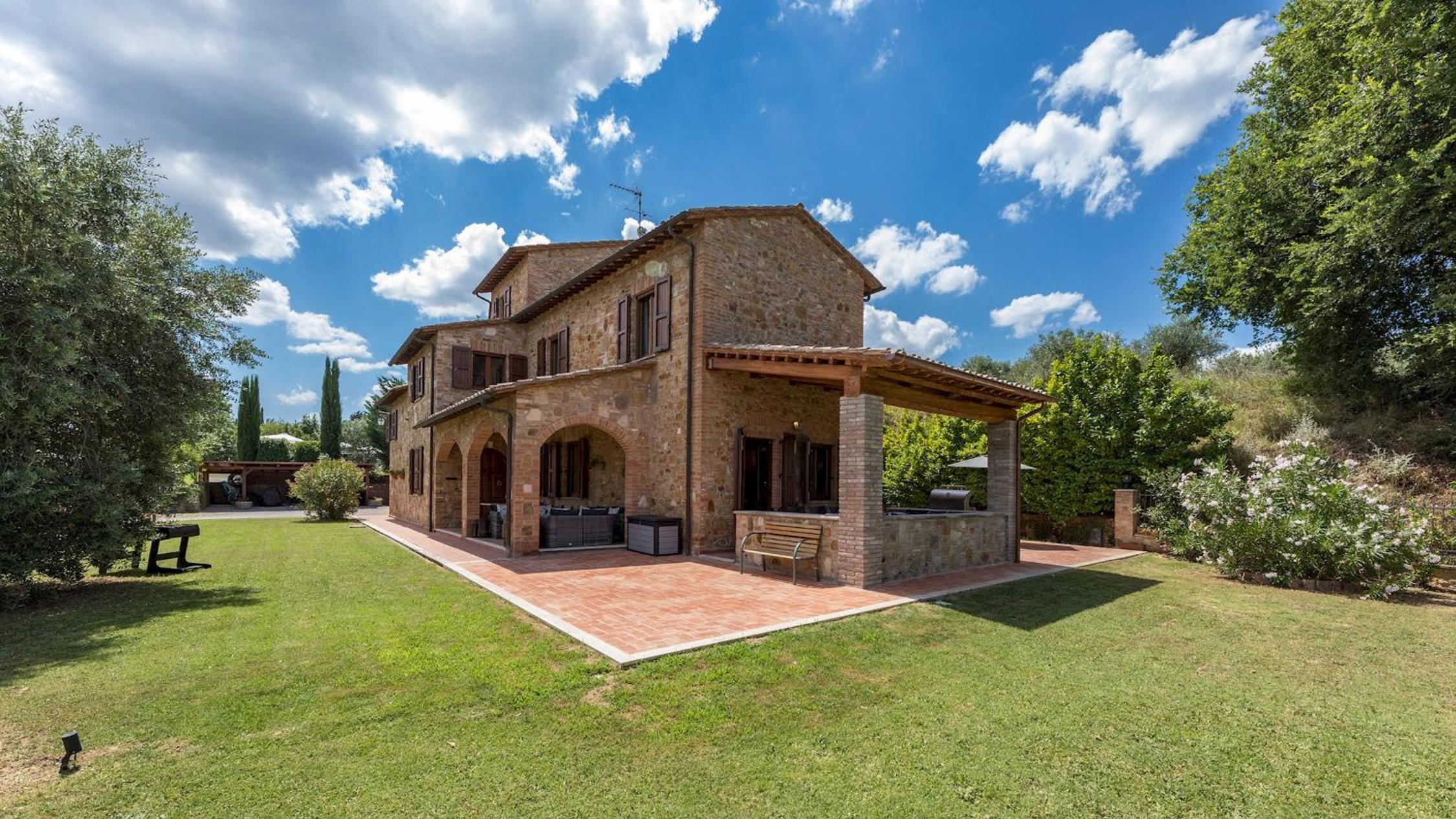 Five-Bedroom Villa photo 2