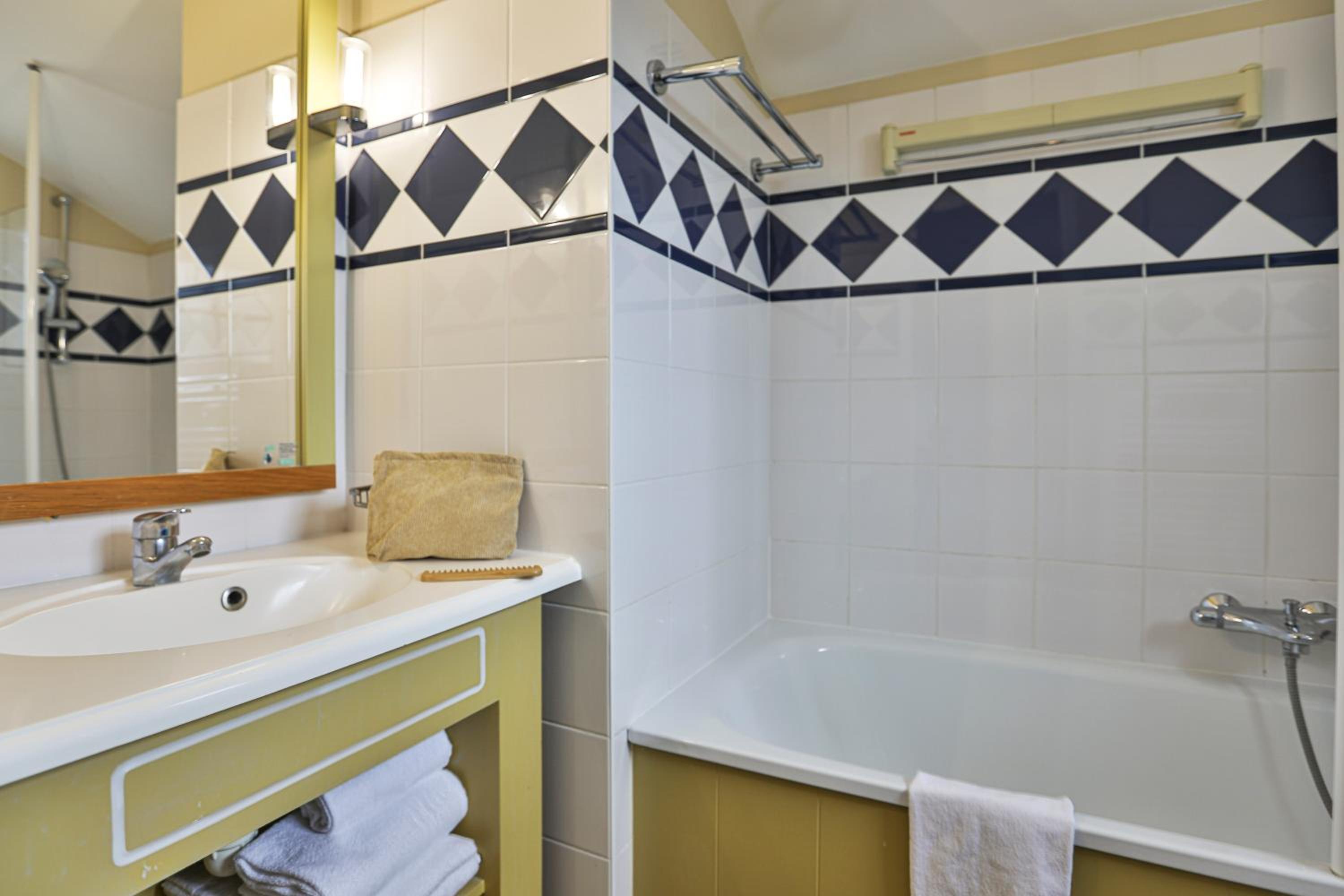 Two-Bedroom Duplex House with sleeping Alcove and Terrace (8 People) - Domaine du Moulin photo 2