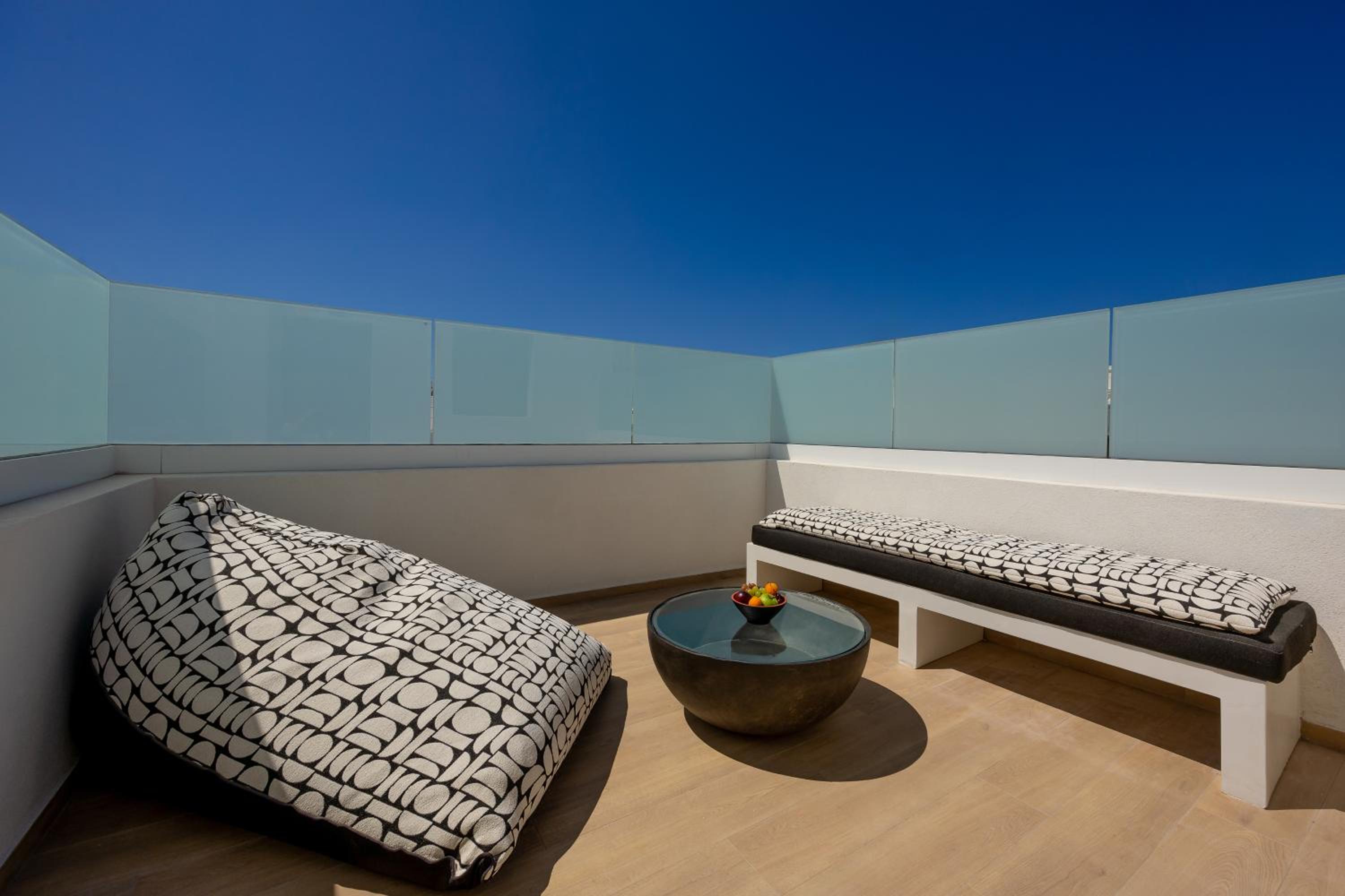 Deluxe Suite with Outdoor Jetted Tub - Photo 12