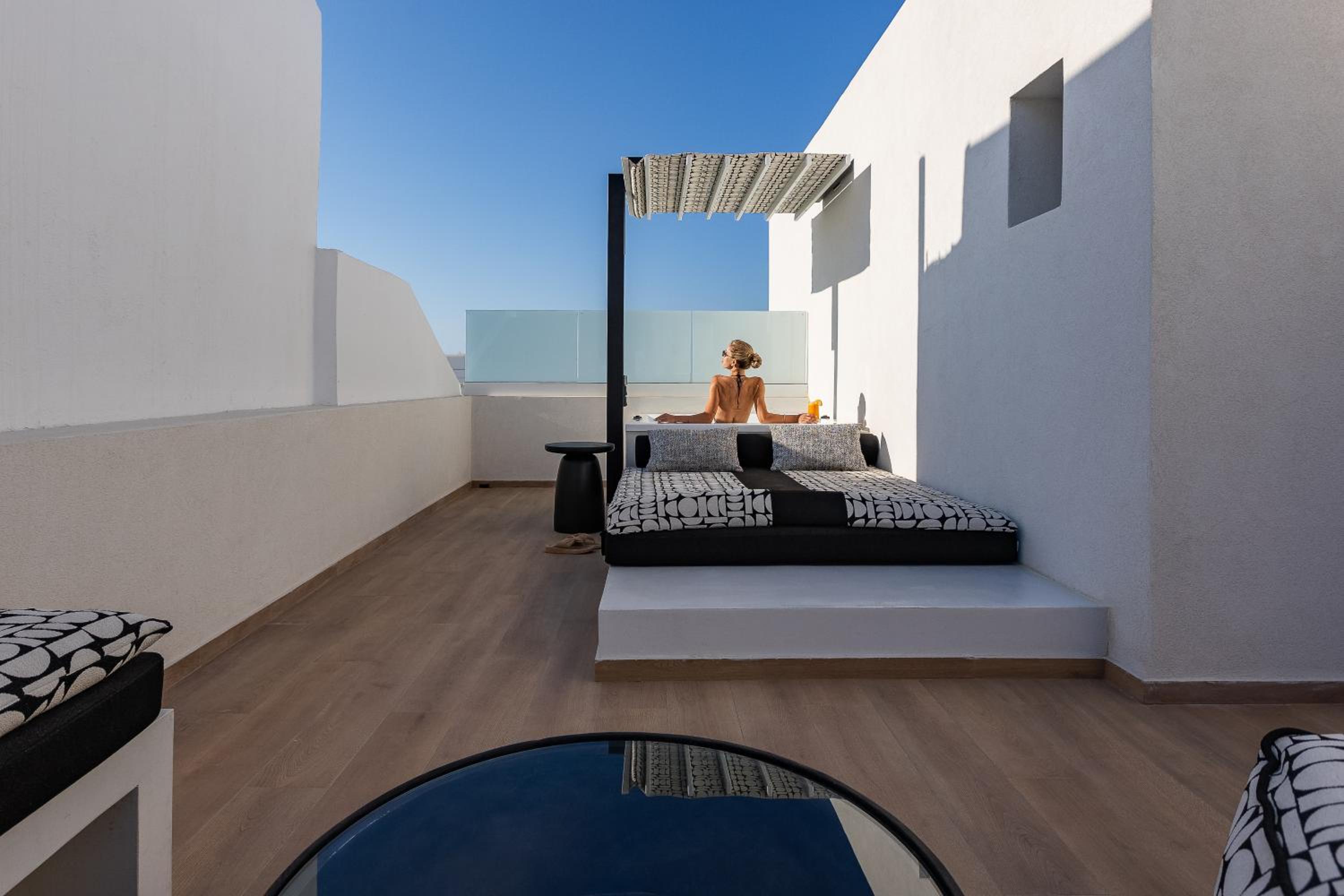 Deluxe Suite with Outdoor Jetted Tub - Photo 7