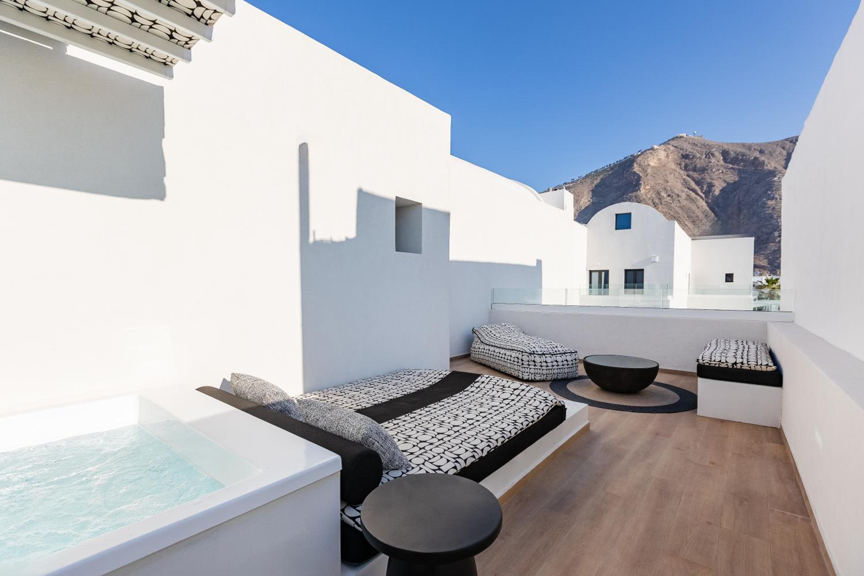 Deluxe Suite with Outdoor Jetted Tub - Photo 6