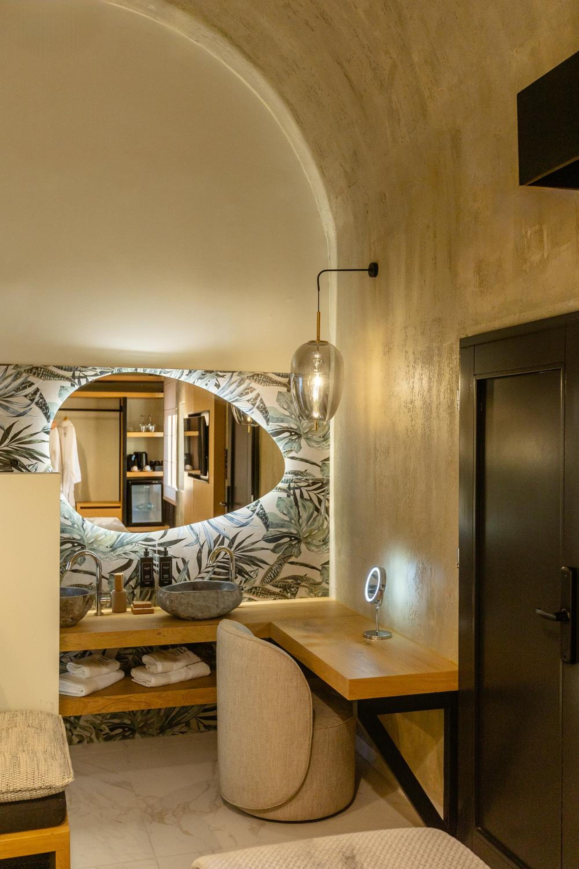 Deluxe Suite with Outdoor Jetted Tub - Photo 3