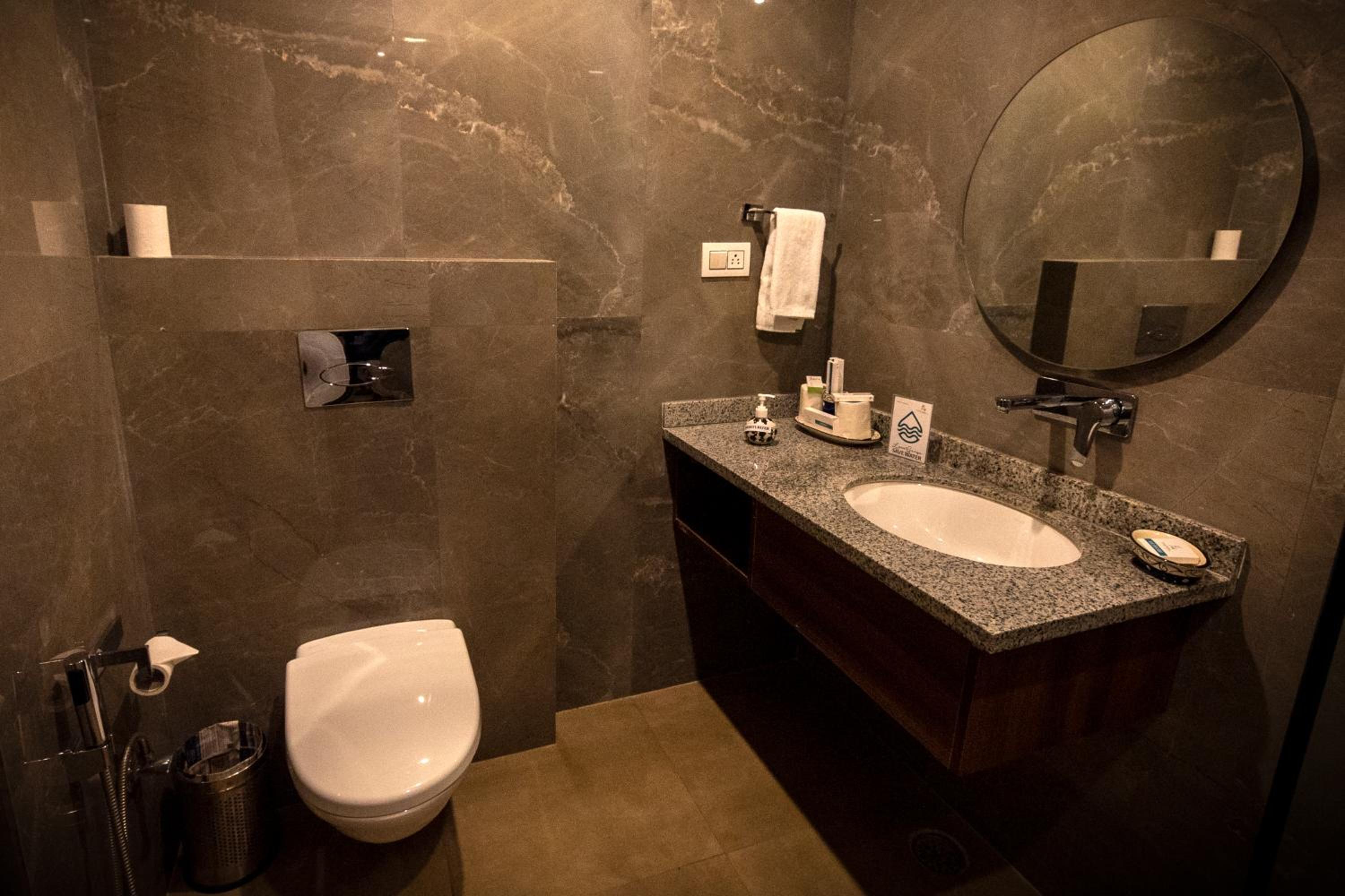 Family Suite with Balcony - Photo 3