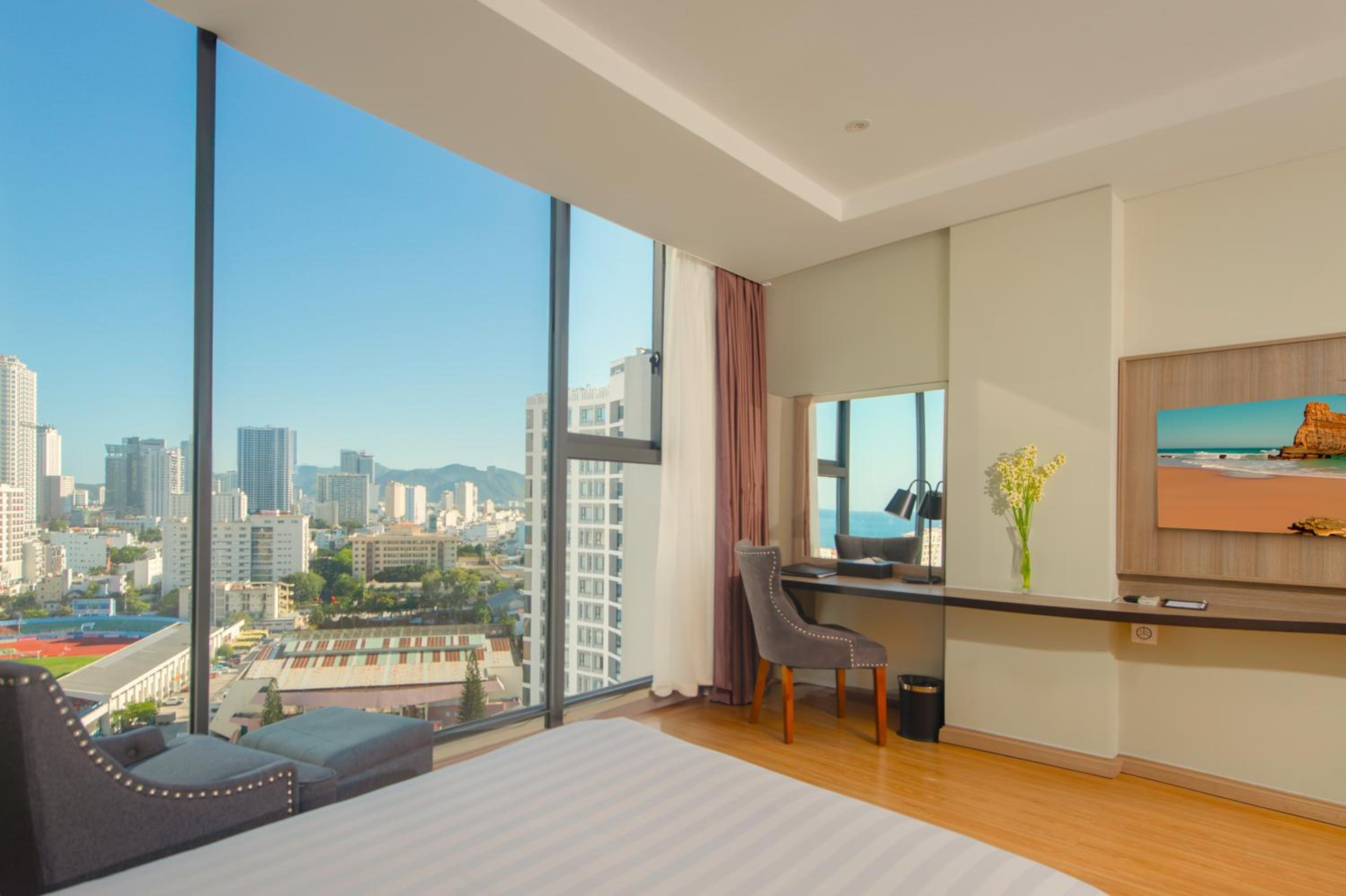 Deluxe Room with Sea View - Photo 3