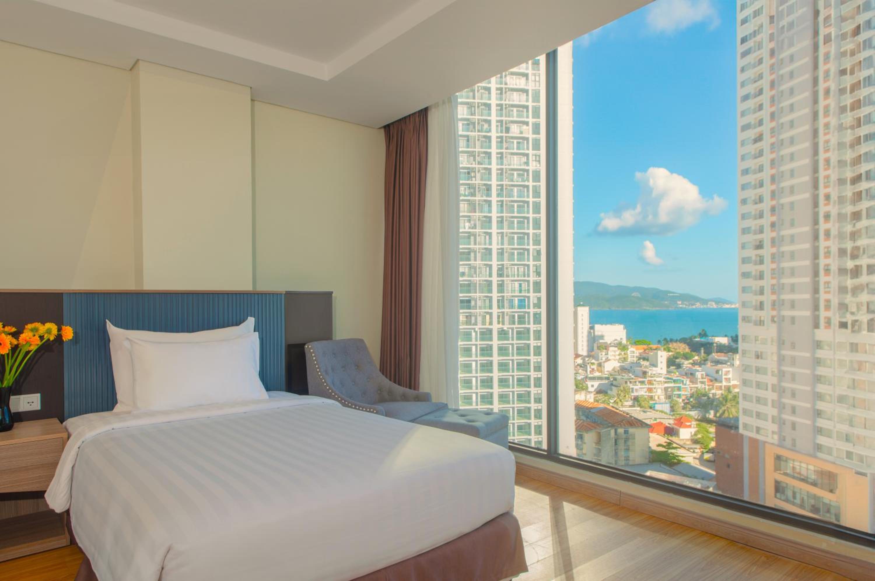 Deluxe Room with Sea View - Photo 7