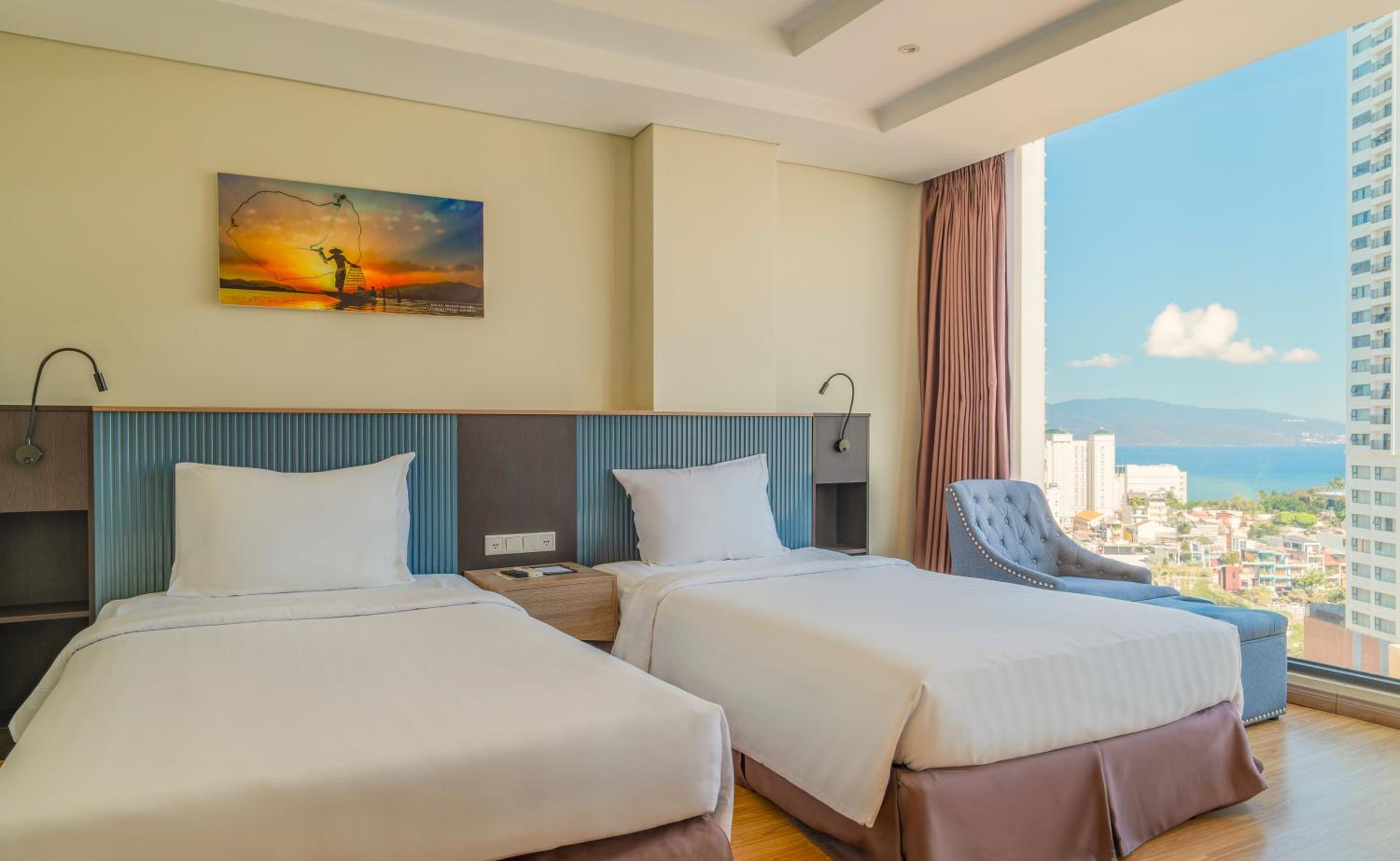 Deluxe Room with Sea View - Photo 1
