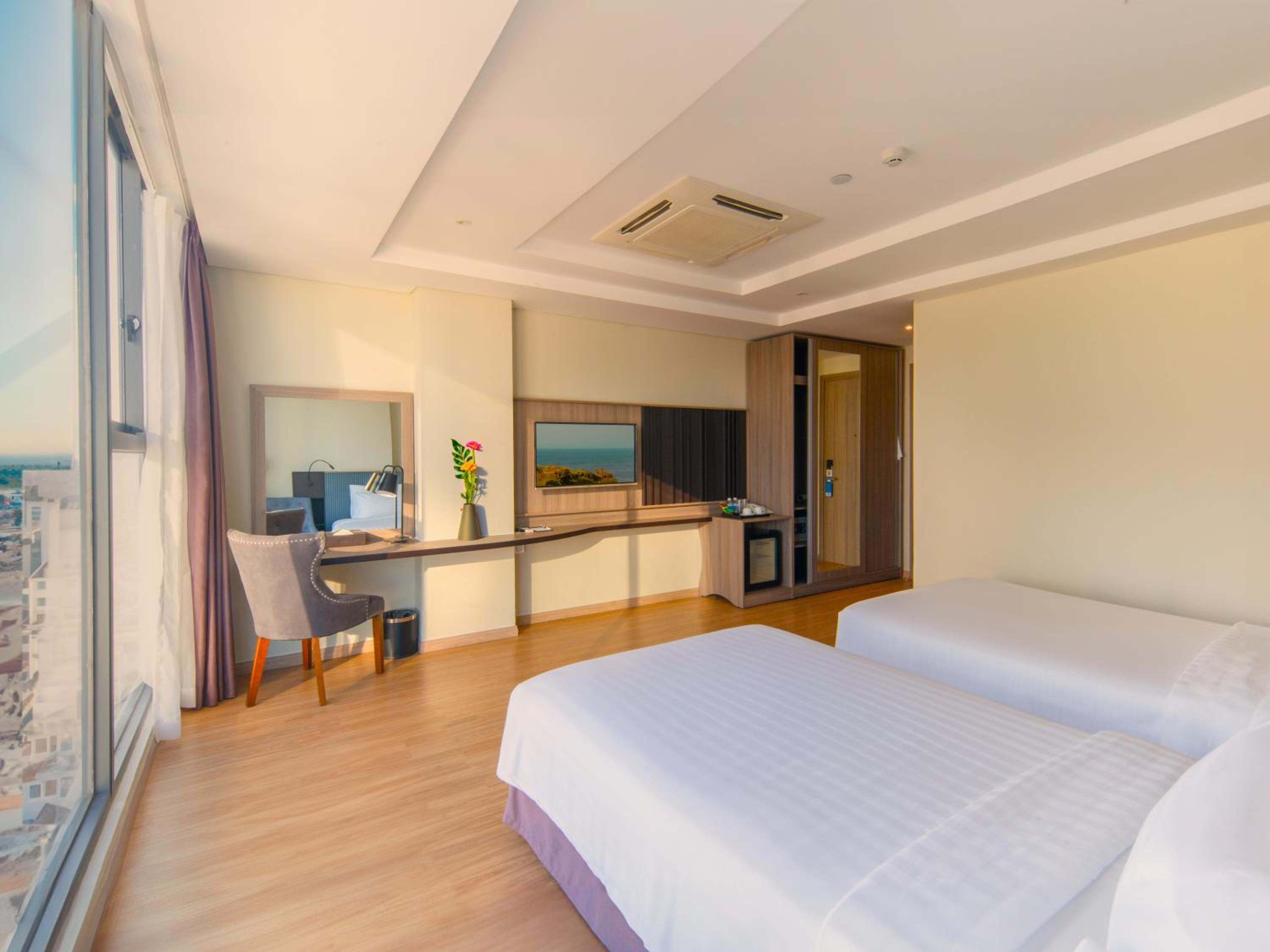 Deluxe Room with Sea View - Photo 4