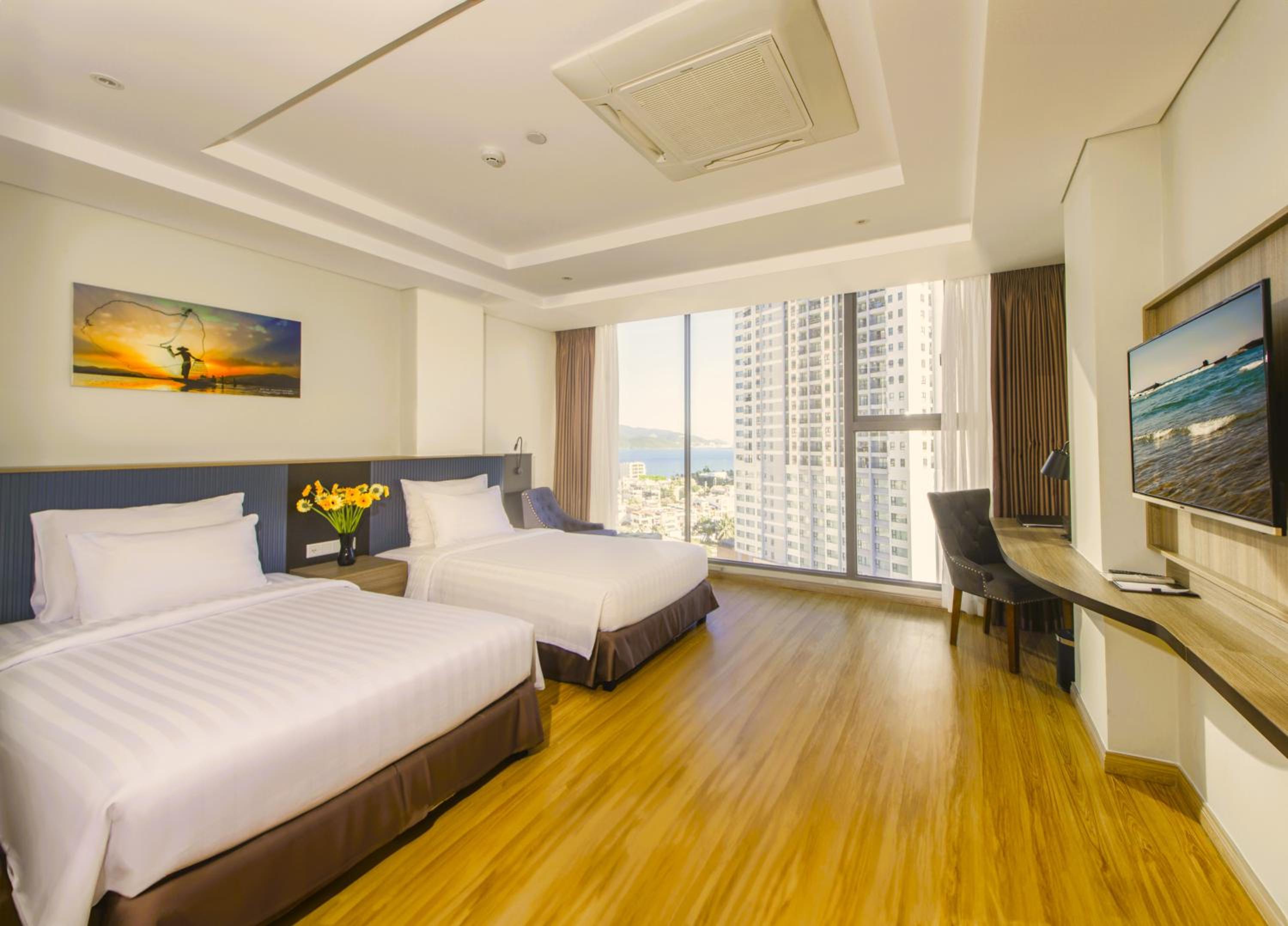 Deluxe Room with Sea View - Photo 9