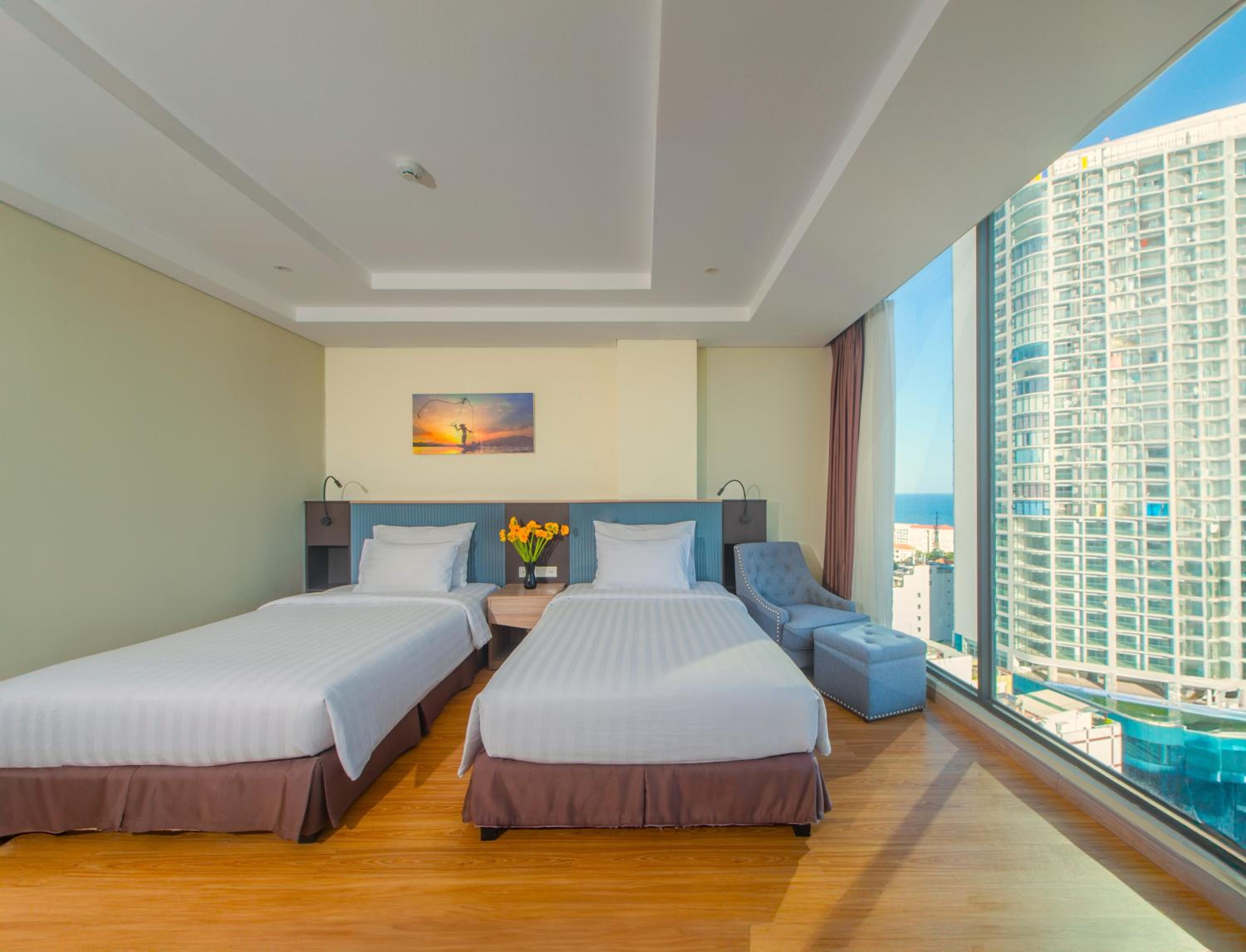 Deluxe Room with Sea View - Photo 10