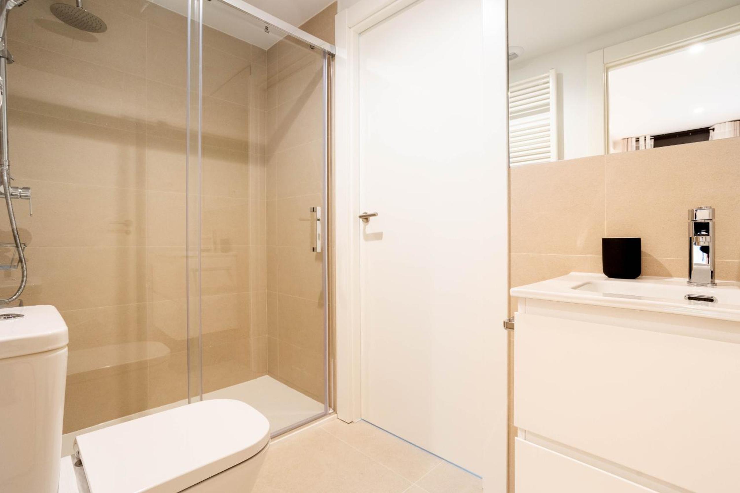 One-Bedroom Apartment XI photo 3