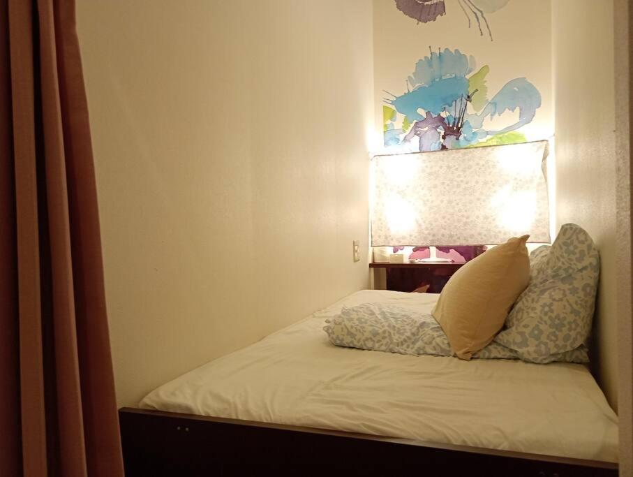 Single Room With Shared Shower And Toilet photo 2