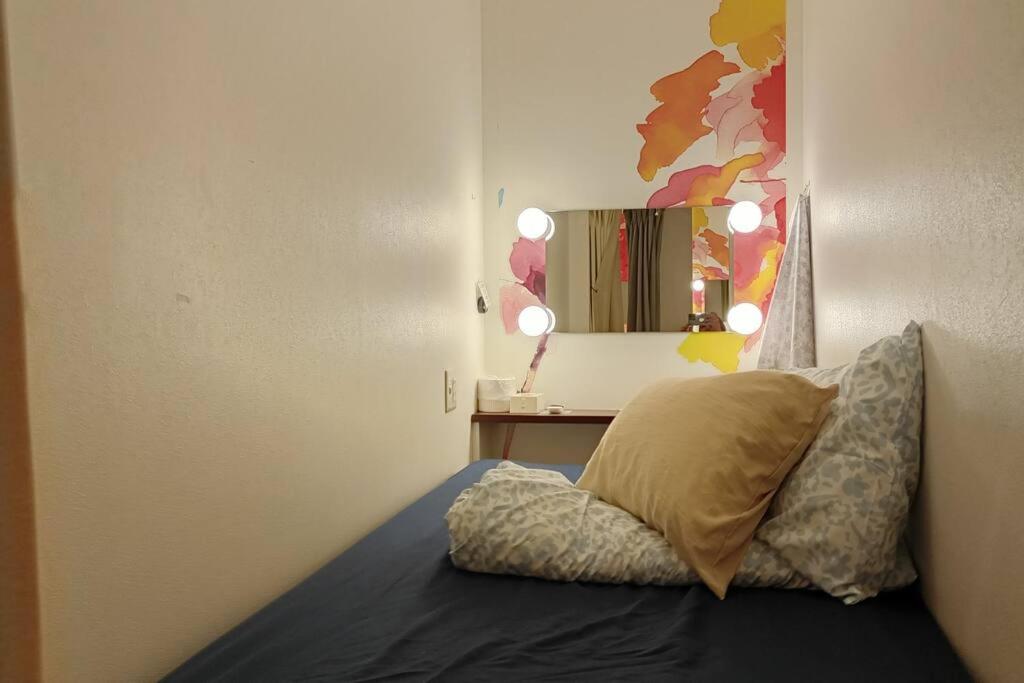 Single Room With Shared Shower And Toilet photo 3