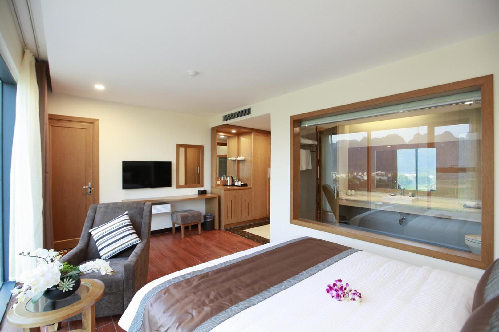 Deluxe King Room photo 1