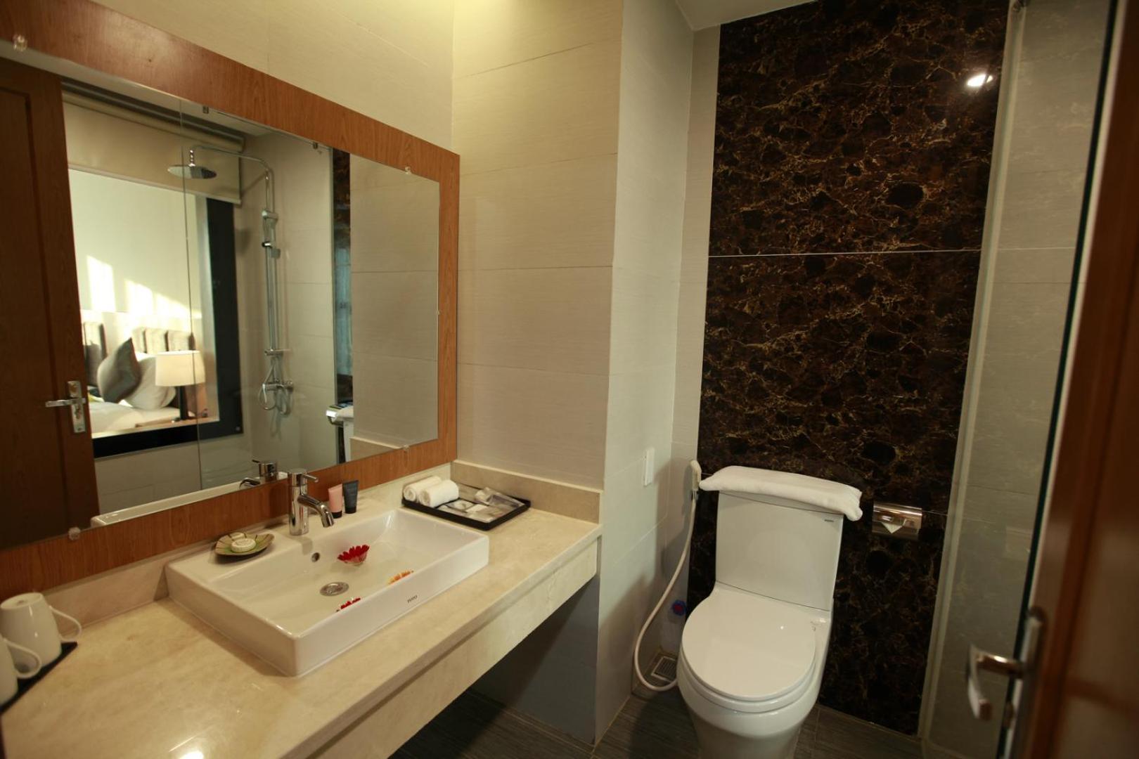 Deluxe King Room photo 2