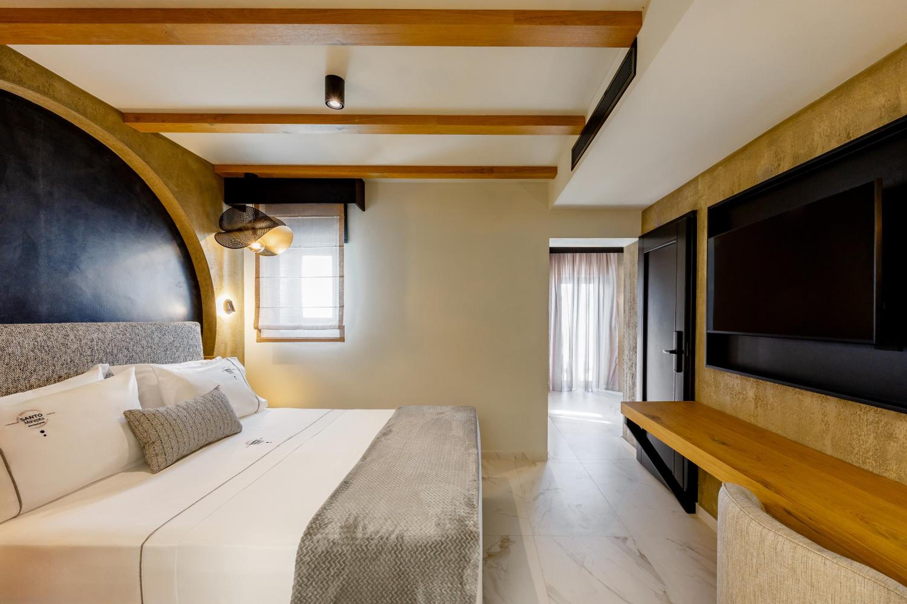 Honeymoon Suite with Outdoor Jetted Tub - Photo 1
