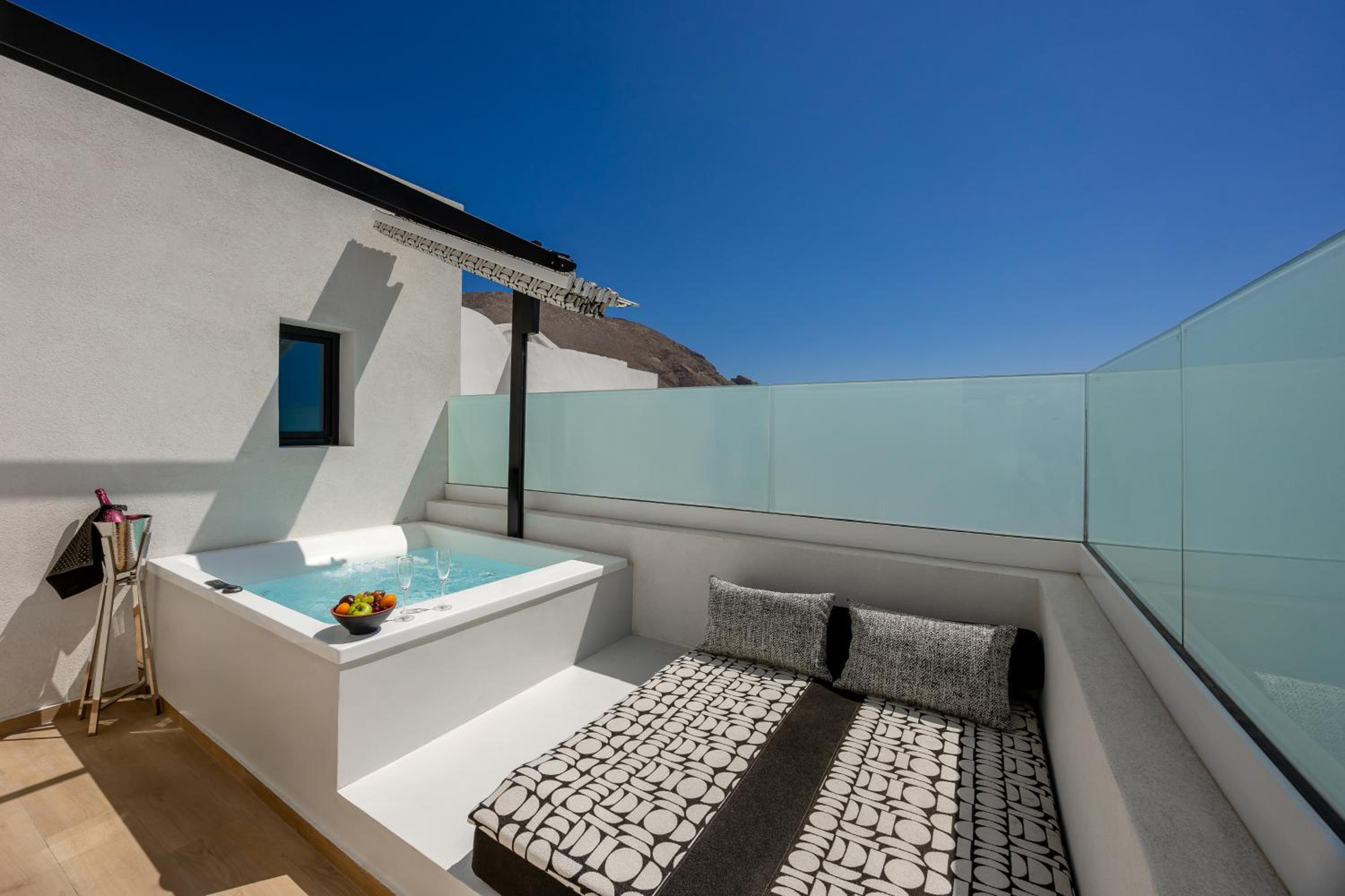 Honeymoon Suite with Outdoor Jetted Tub - Photo 13