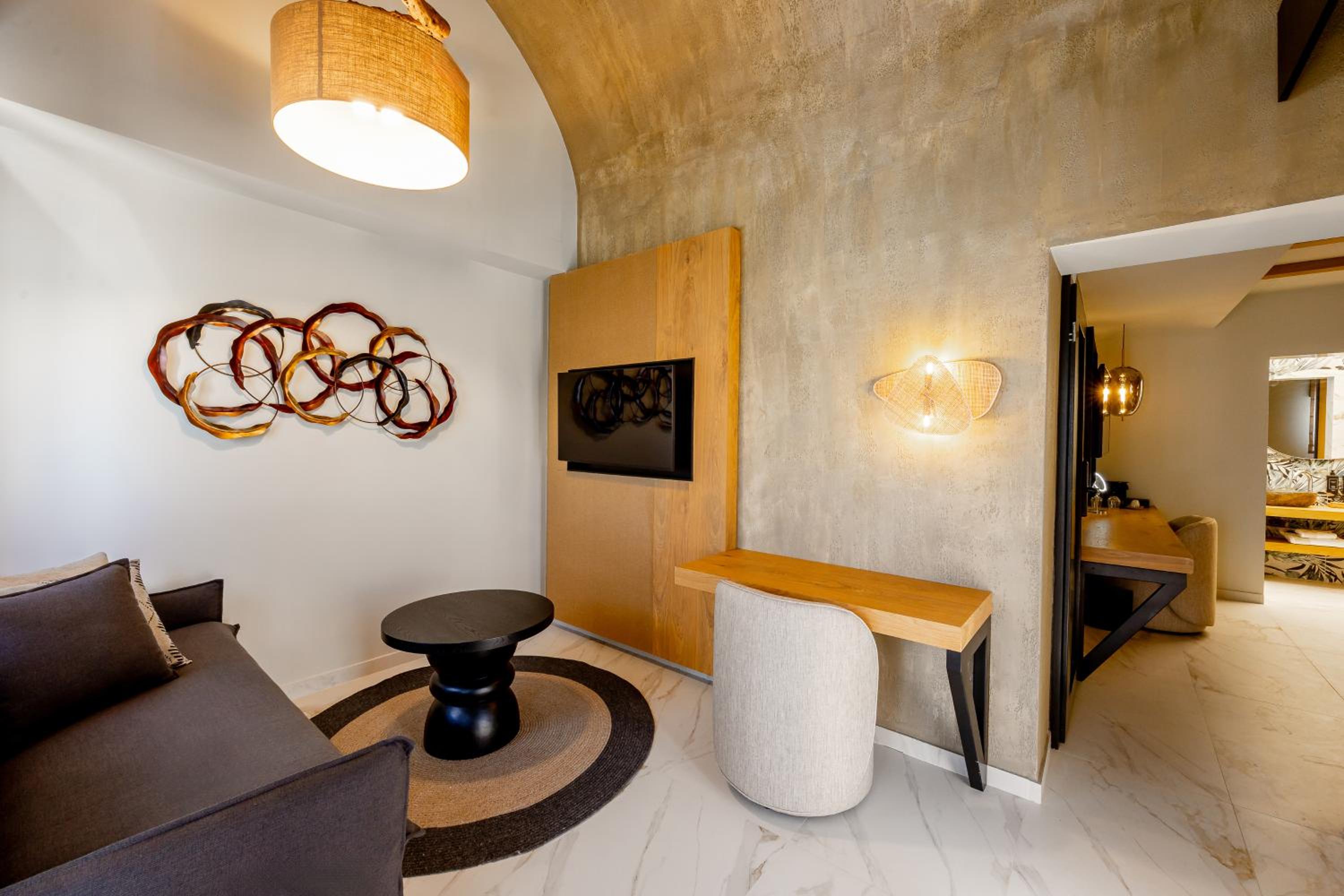 Honeymoon Suite with Outdoor Jetted Tub - Photo 10