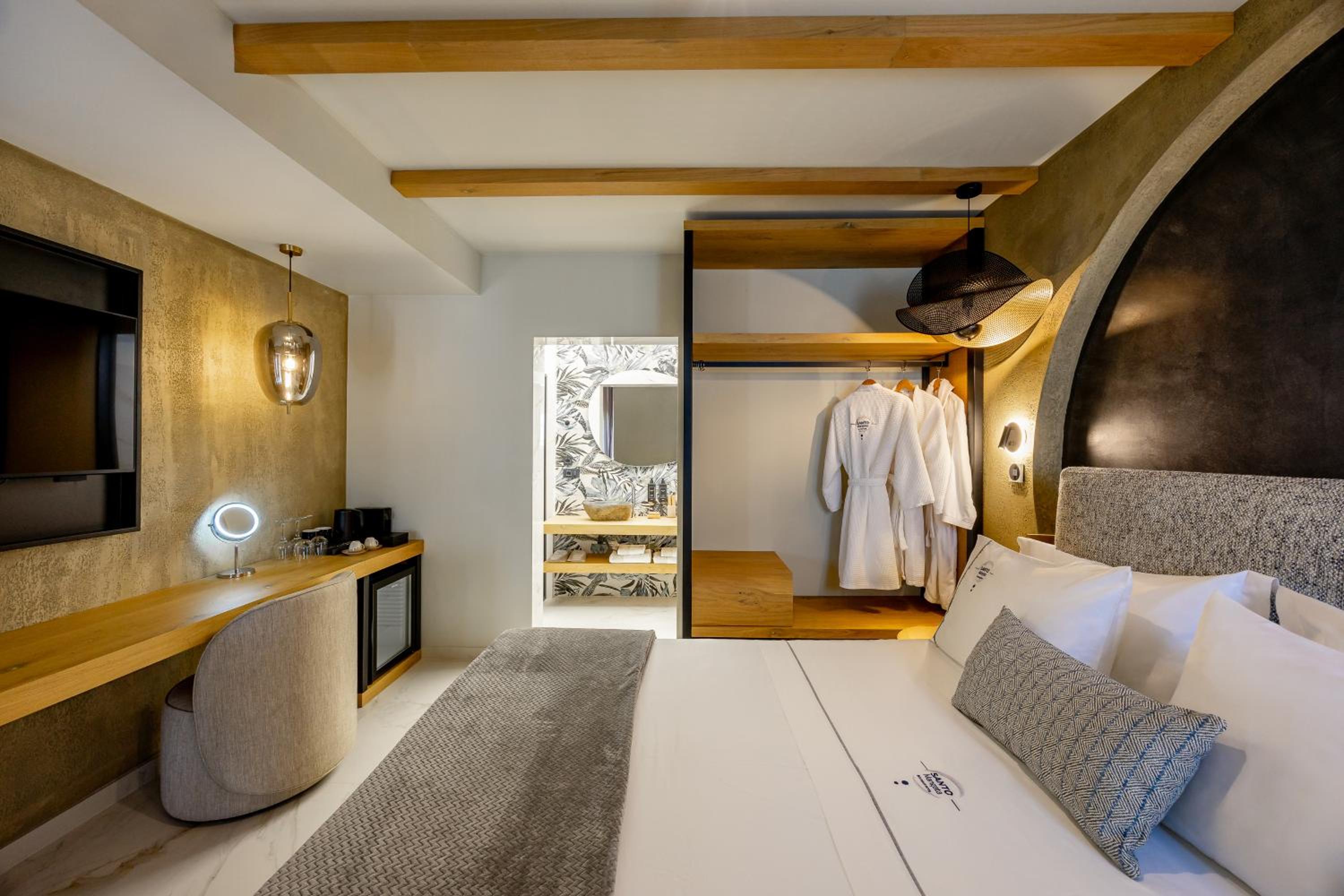 Honeymoon Suite with Outdoor Jetted Tub - Photo 12