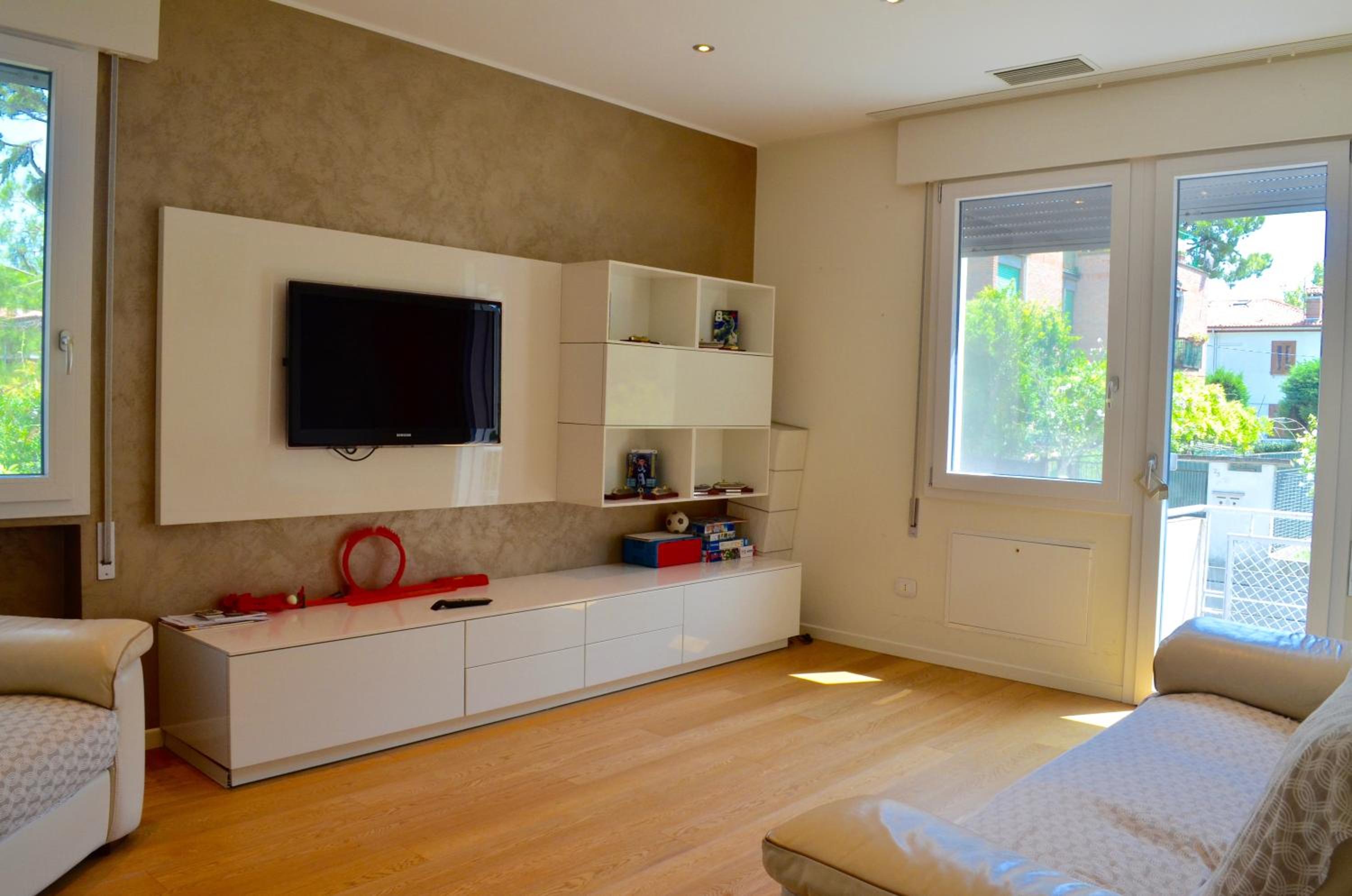 Three-Bedroom Apartment - High Floor photo 1