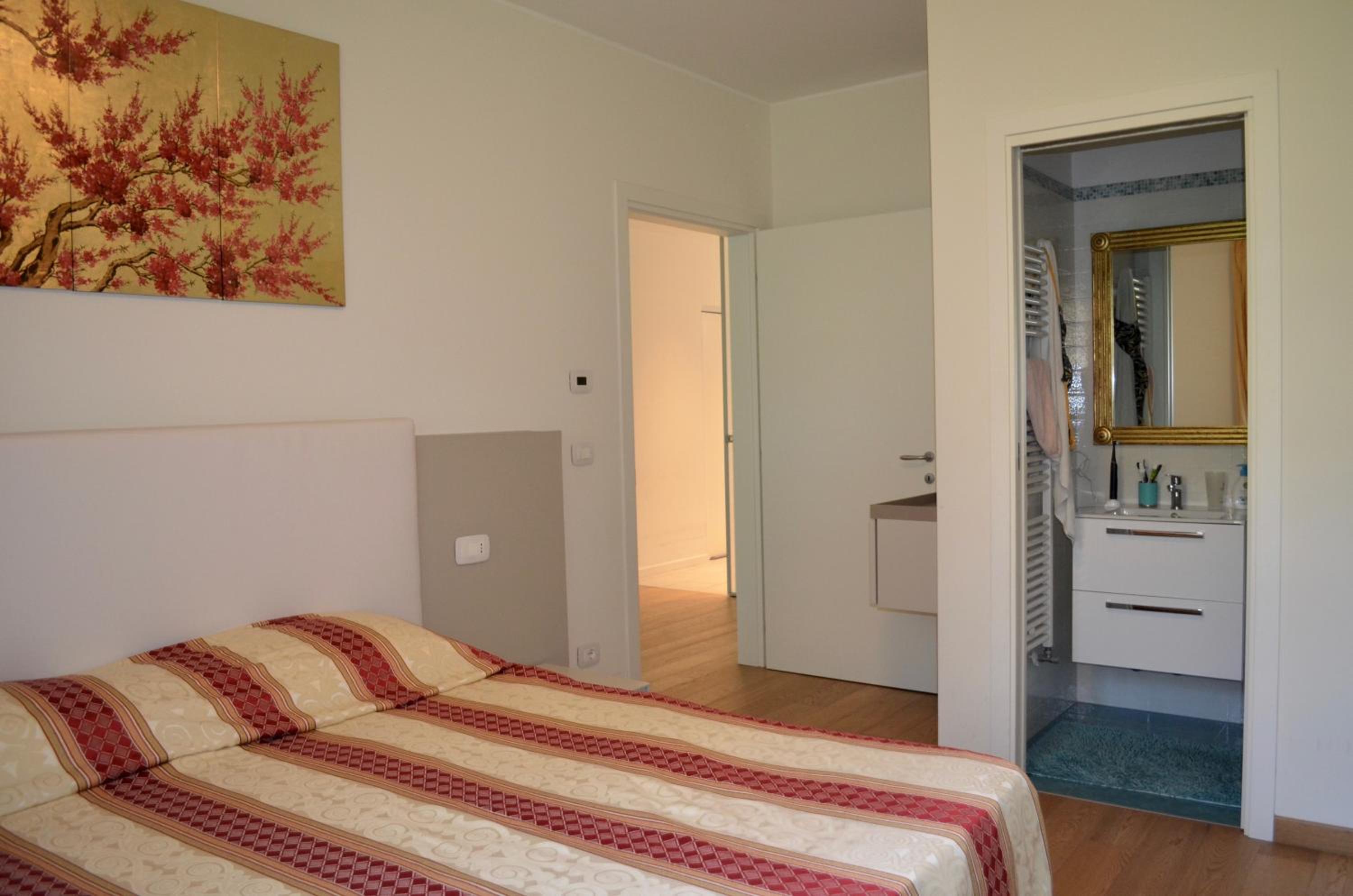Three-Bedroom Apartment - High Floor photo 3