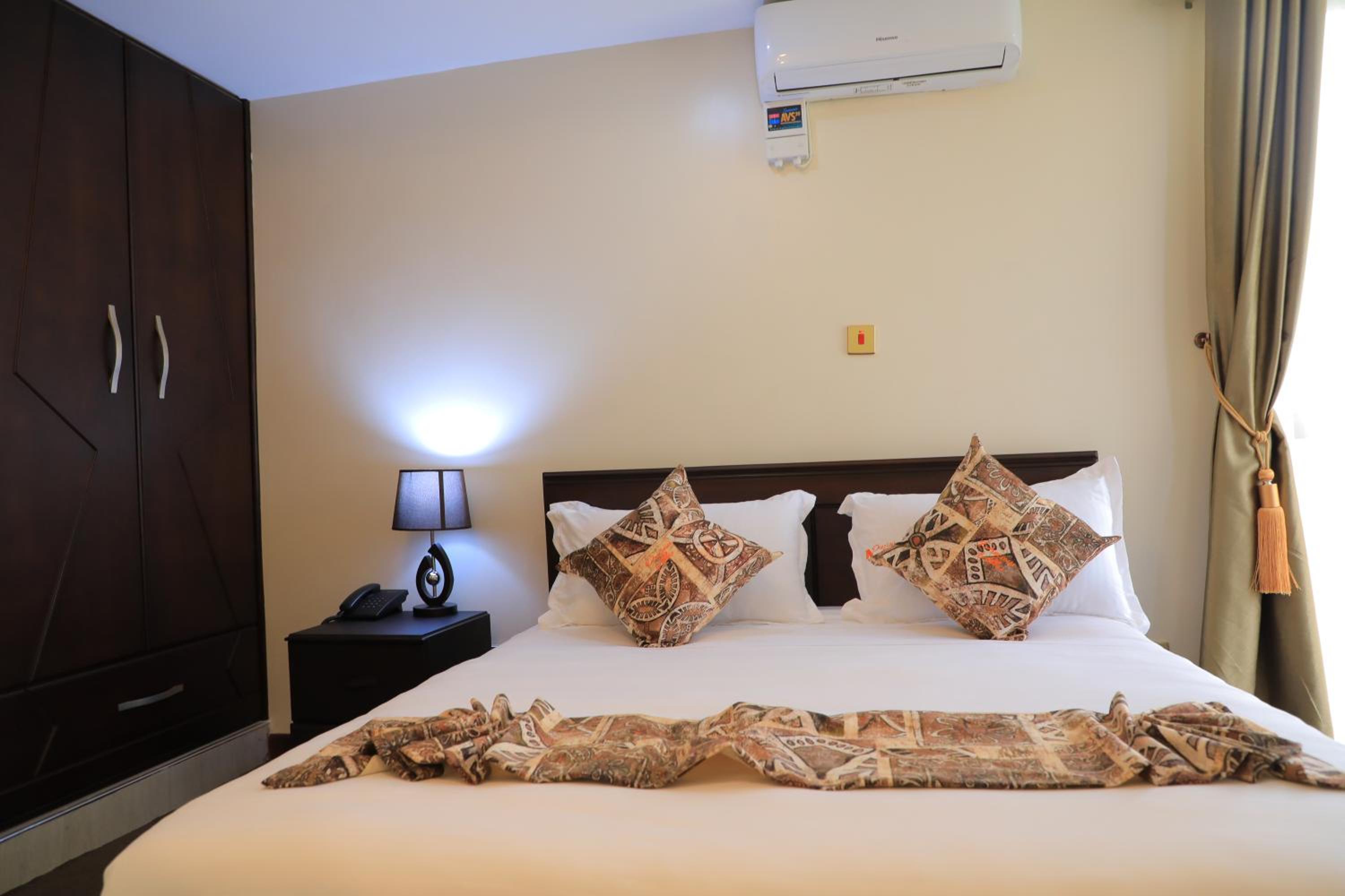 Deluxe Double Room with Balcony photo 2